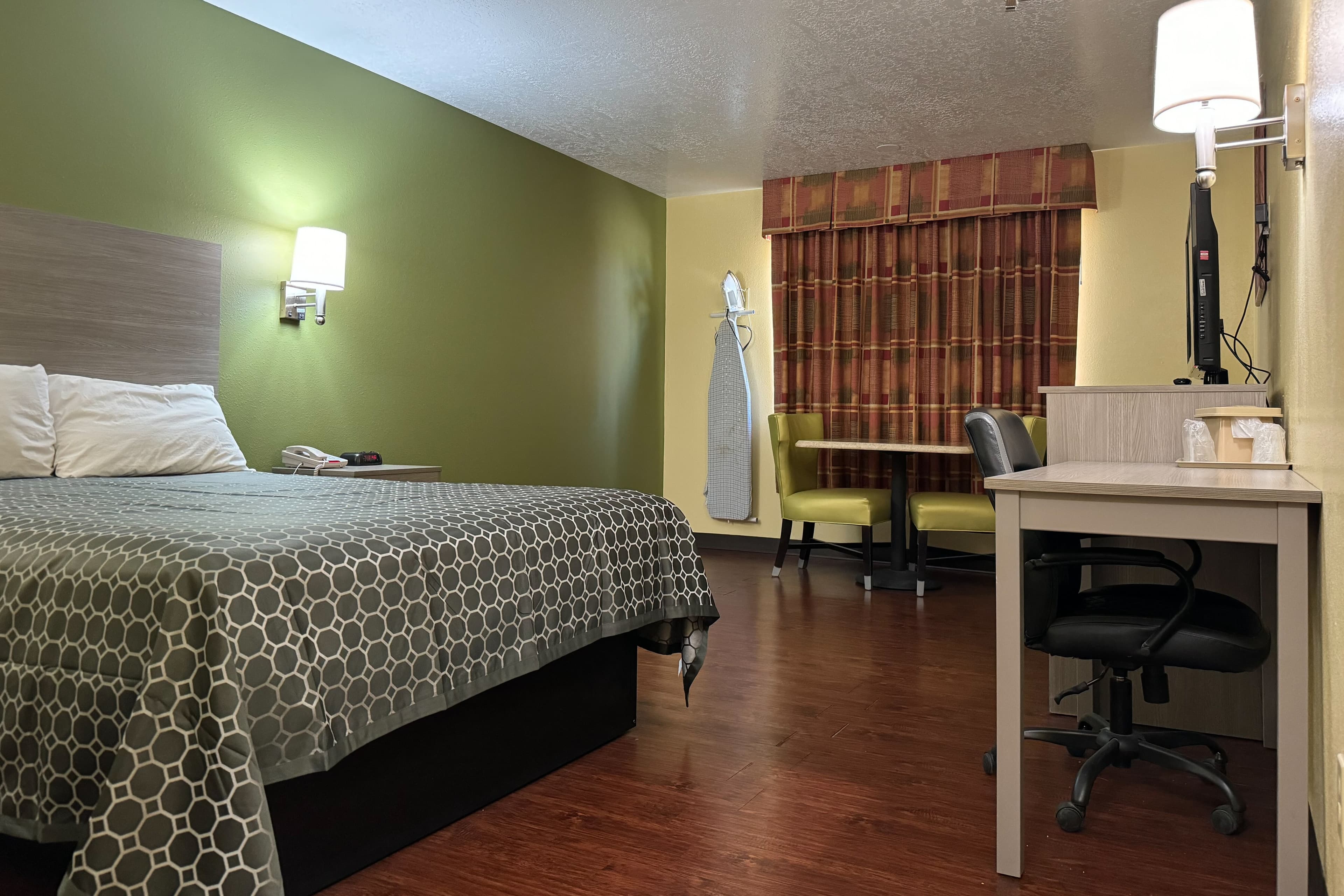Rodeway Inn Moriarty - Image 4