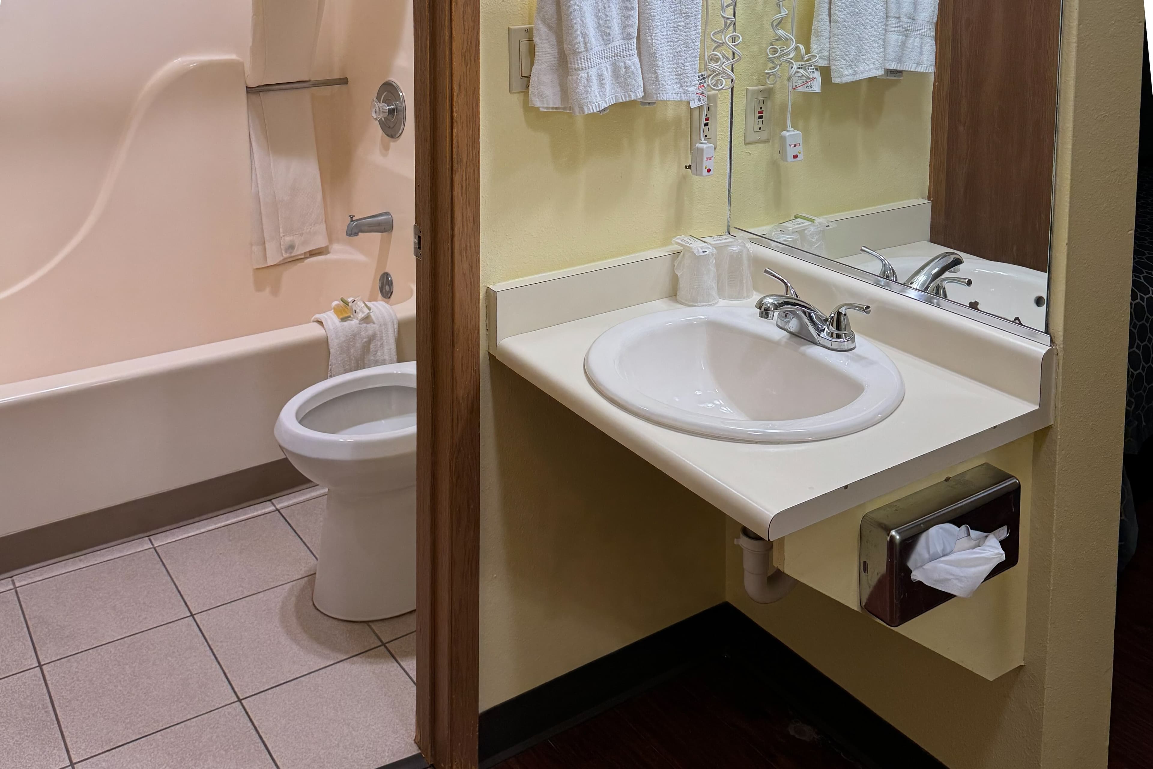 Rodeway Inn Moriarty - Image 3