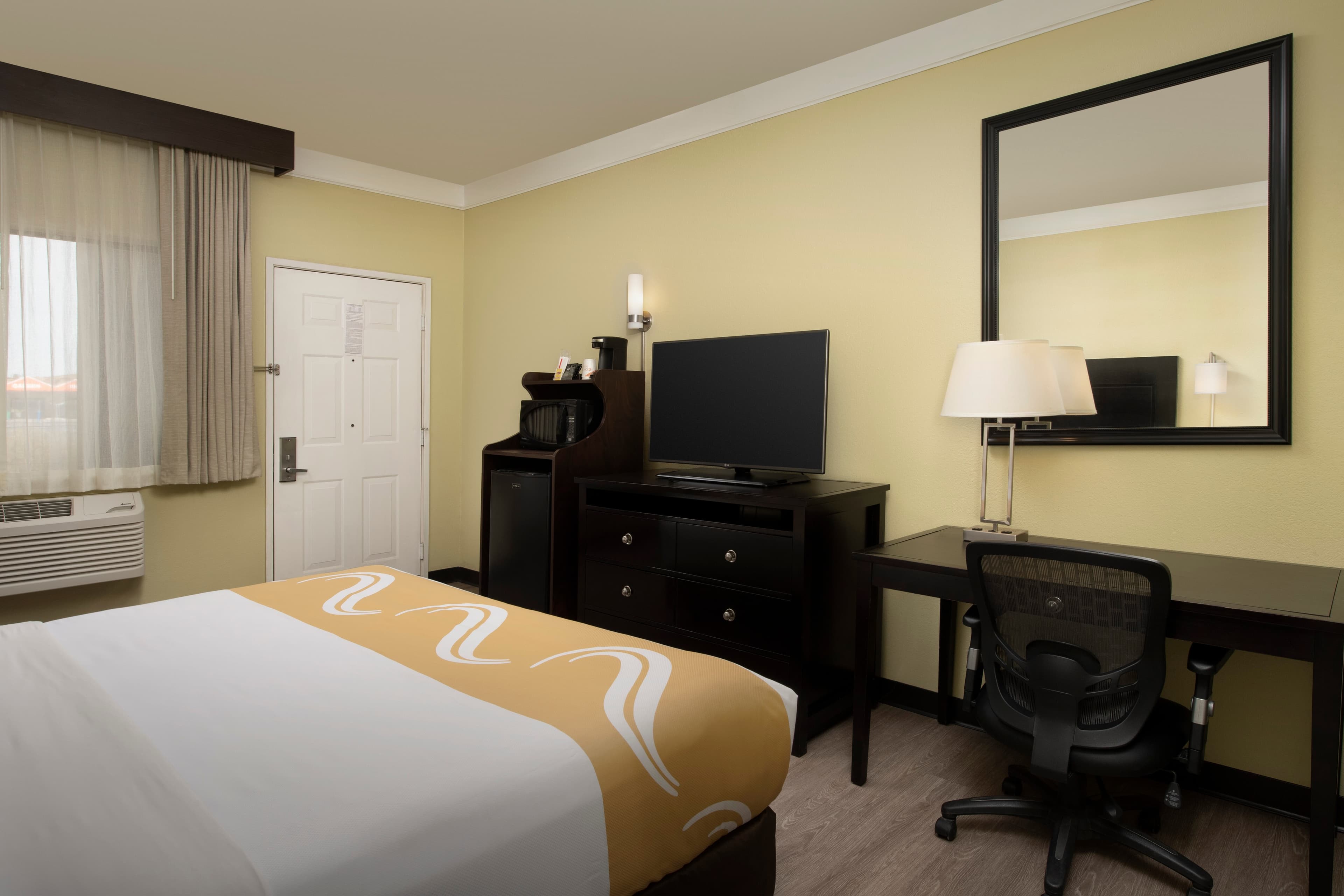 Quality Inn & Suites Gallup I-40 Exit 20 - Image 2
