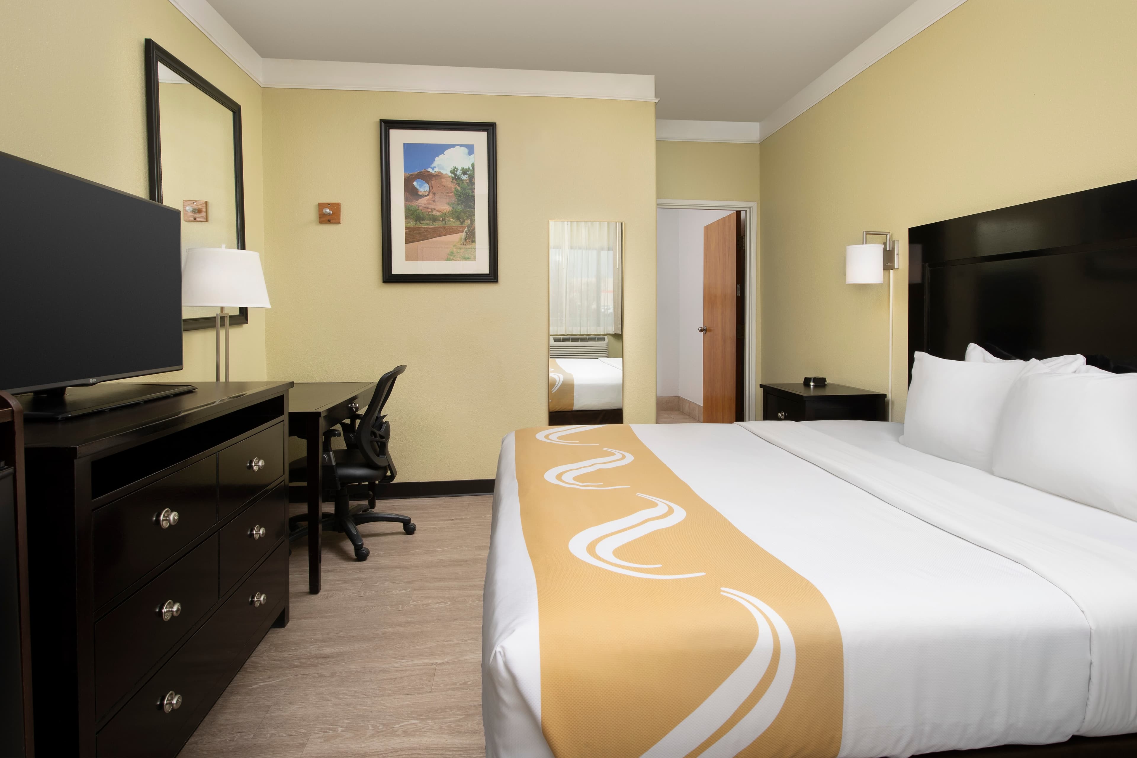 Quality Inn & Suites Gallup I-40 Exit 20 - Image 3