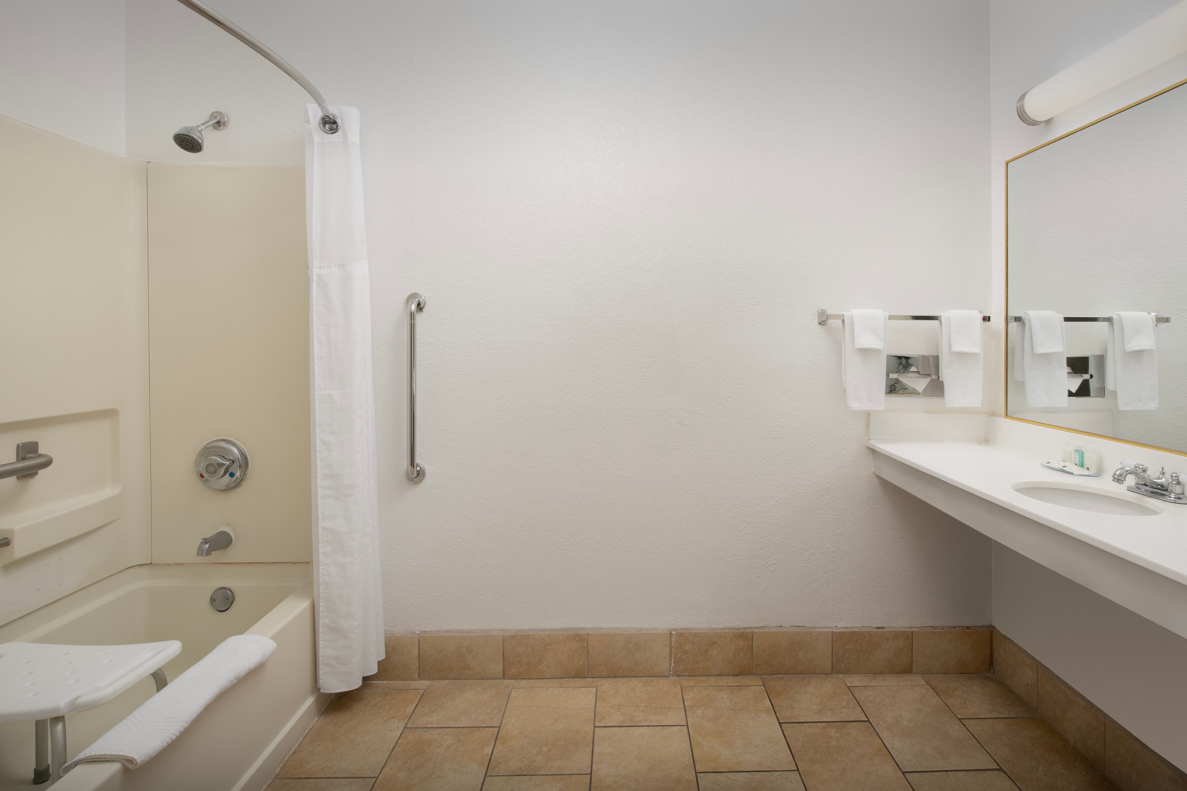 Quality Inn & Suites Gallup I-40 Exit 20 - Image 4