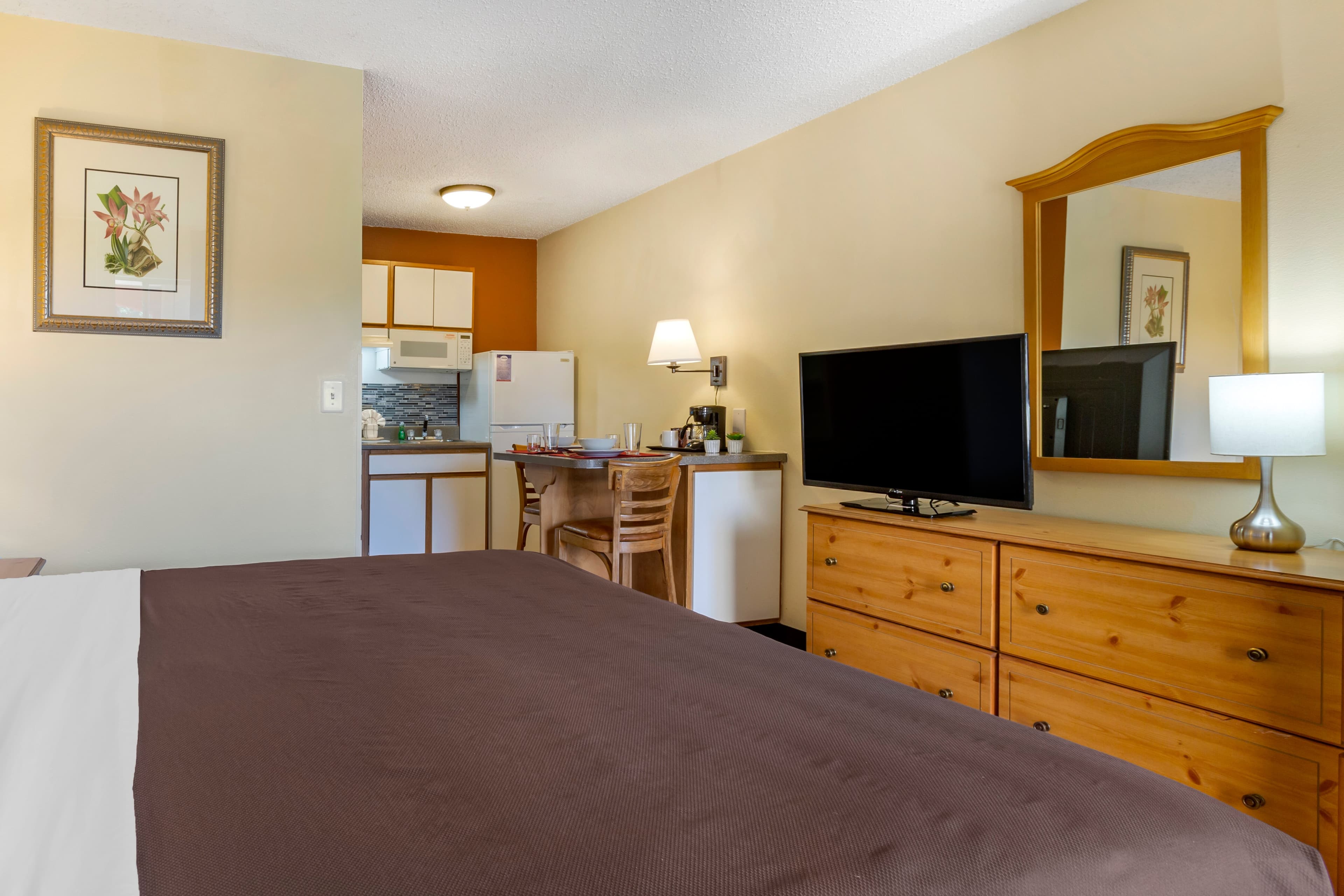 Suburban Studios Albuquerque Uptown — 13