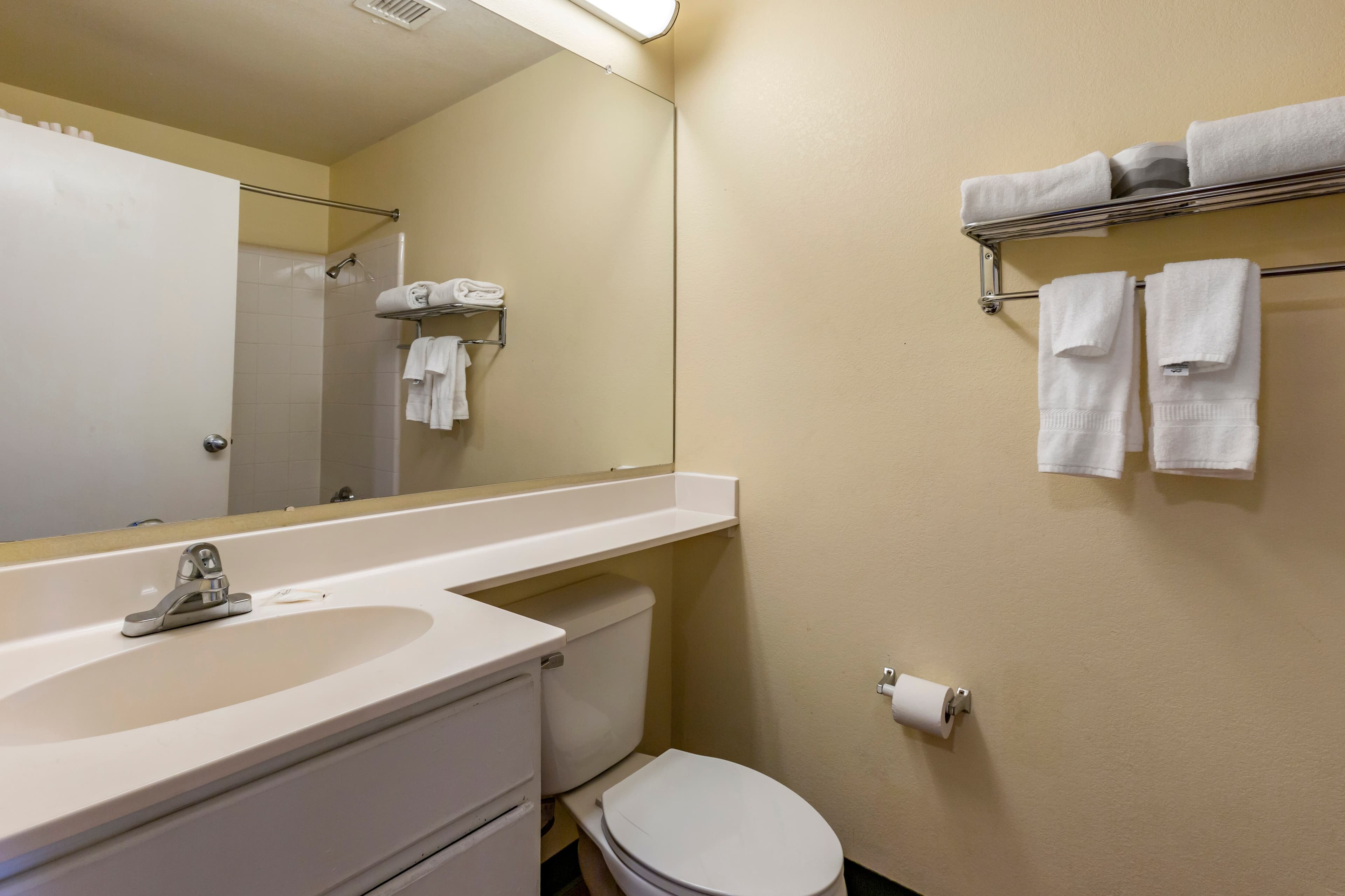 Suburban Studios Albuquerque Uptown — 25
