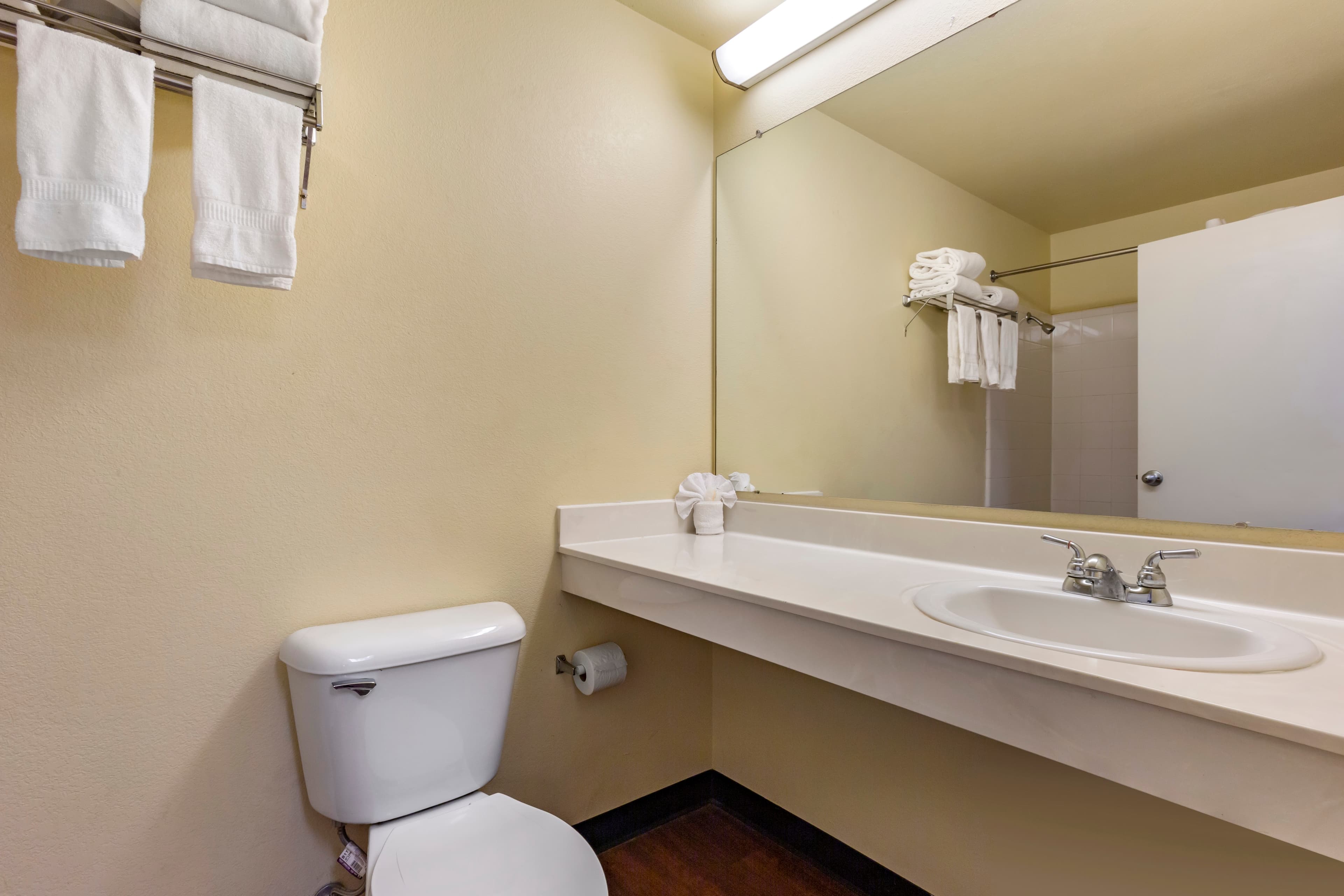 Suburban Studios Albuquerque Uptown - Image 5