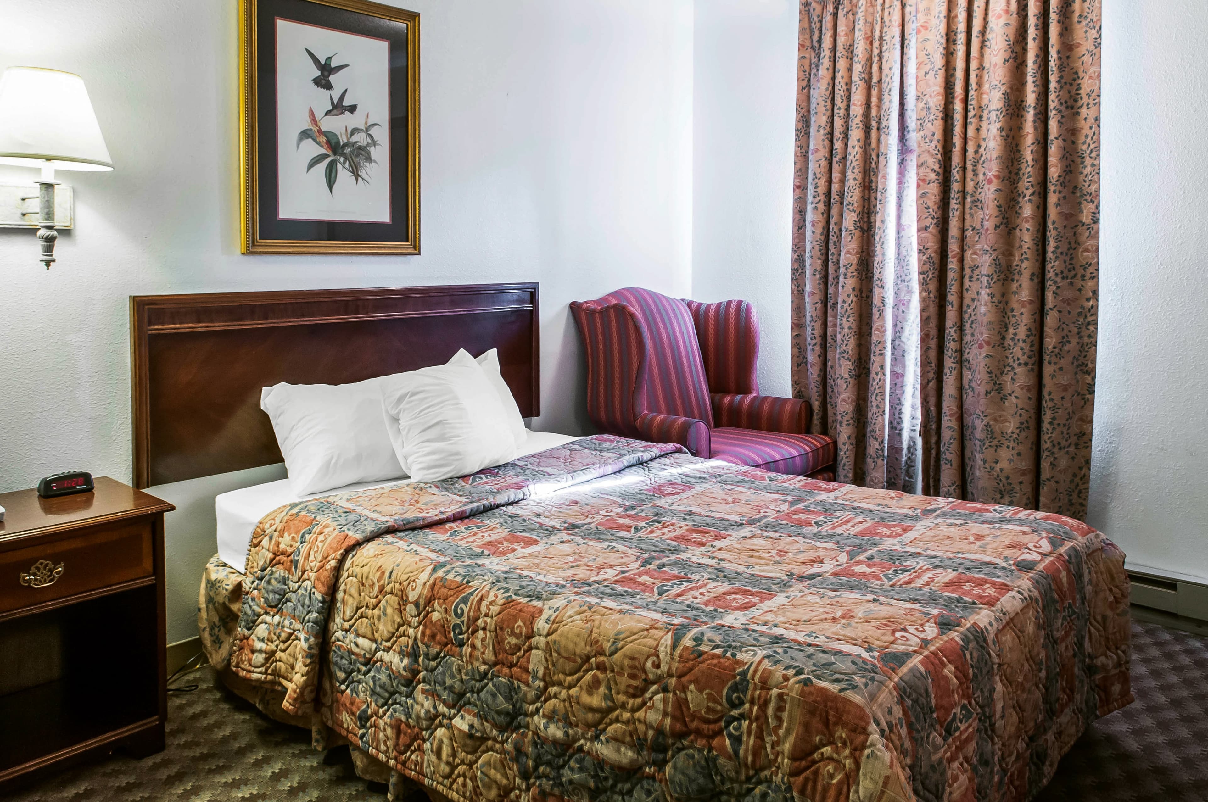 Econo Lodge Eagle Nest — 6