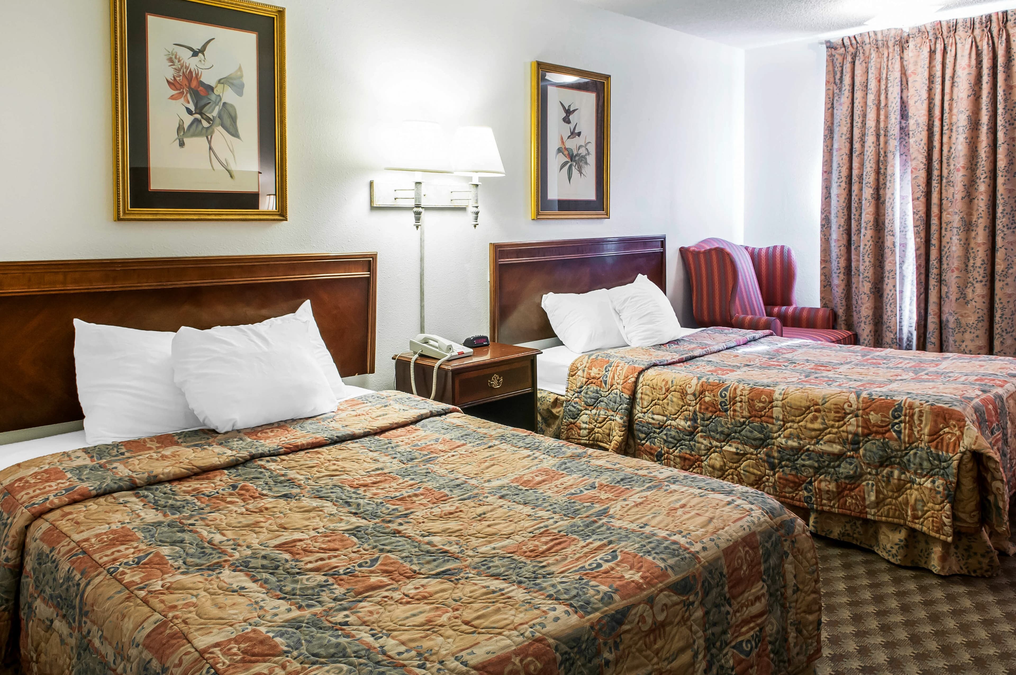 Econo Lodge Eagle Nest — 9