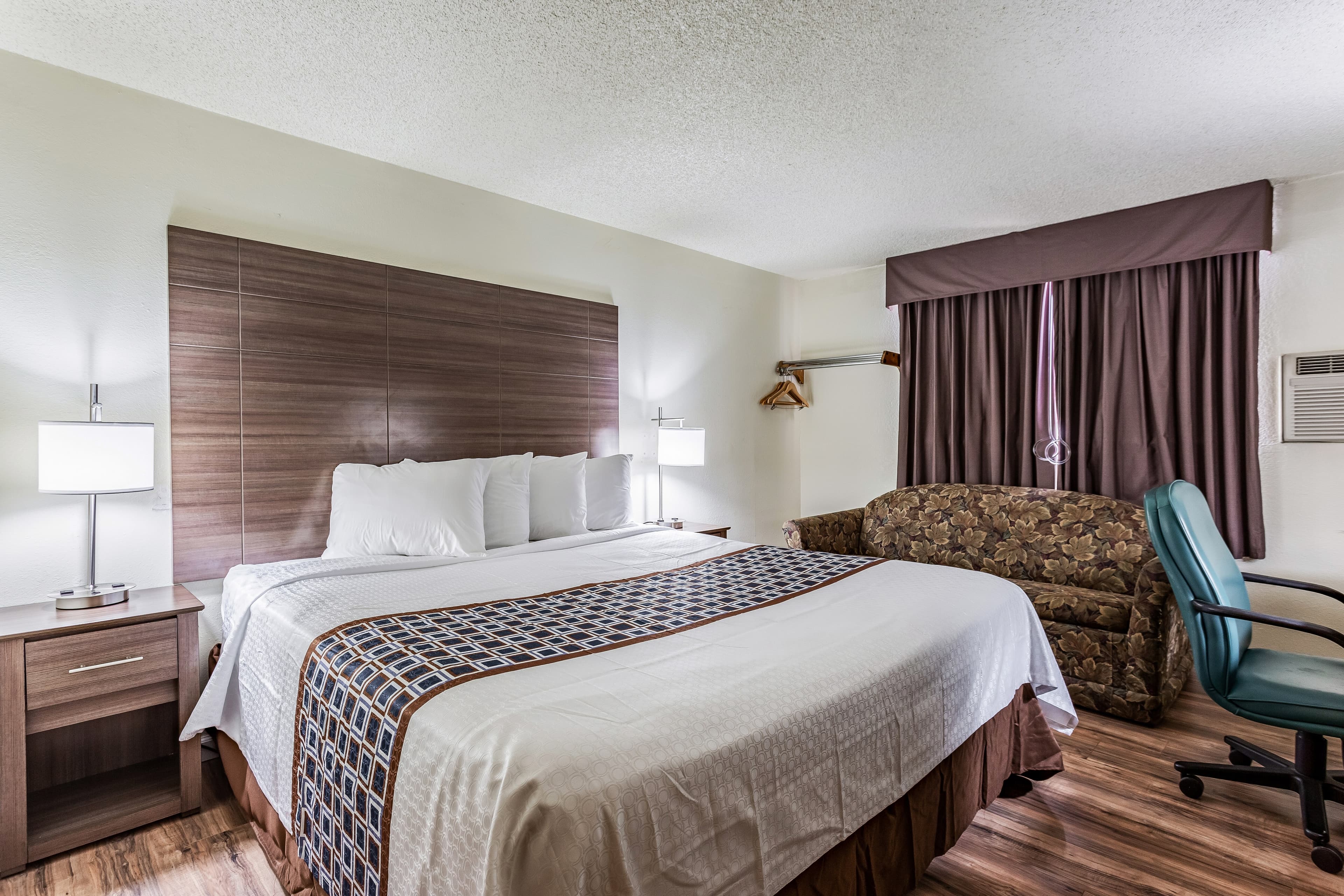 Rodeway Inn Farmington — 10