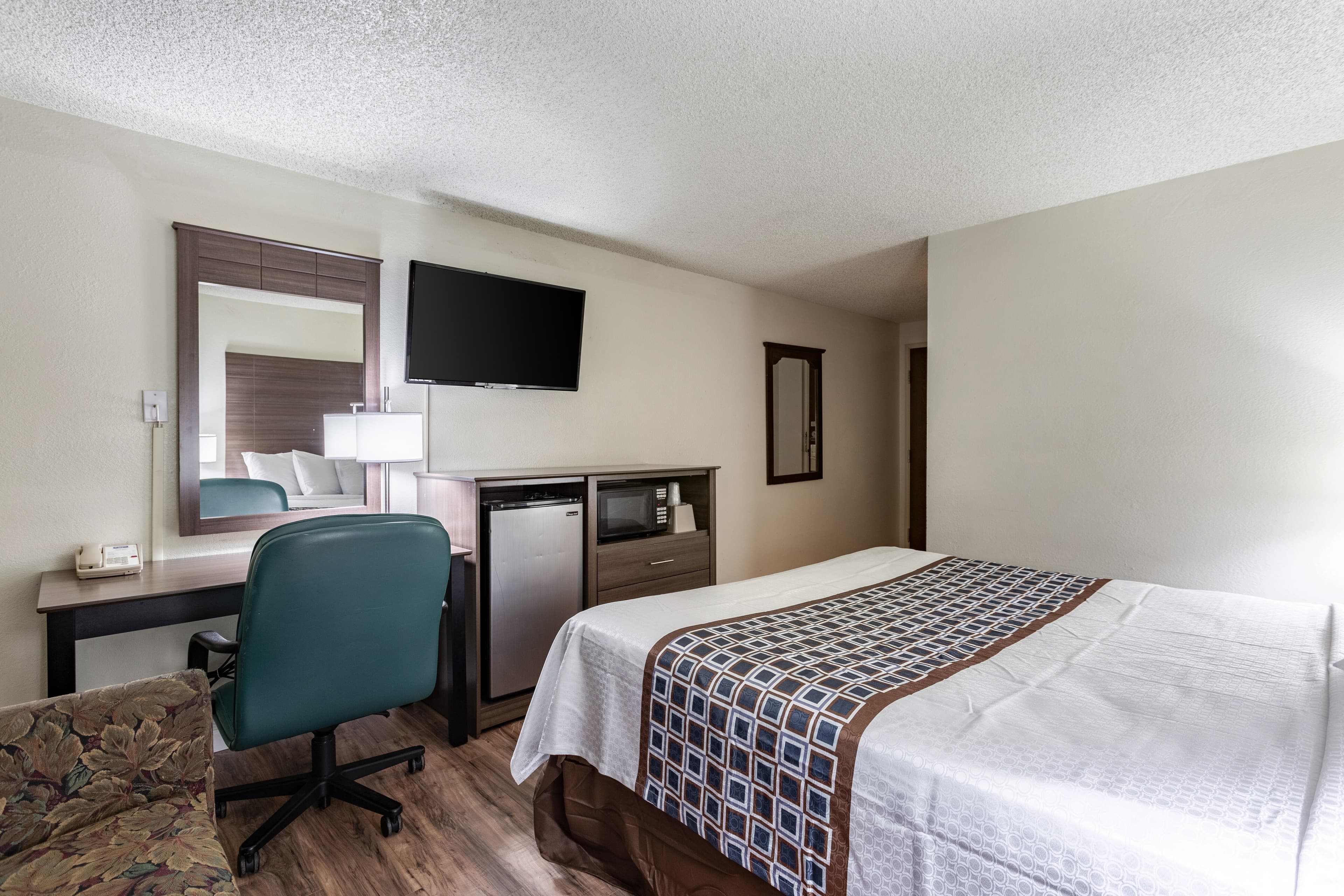 Rodeway Inn Farmington — 11