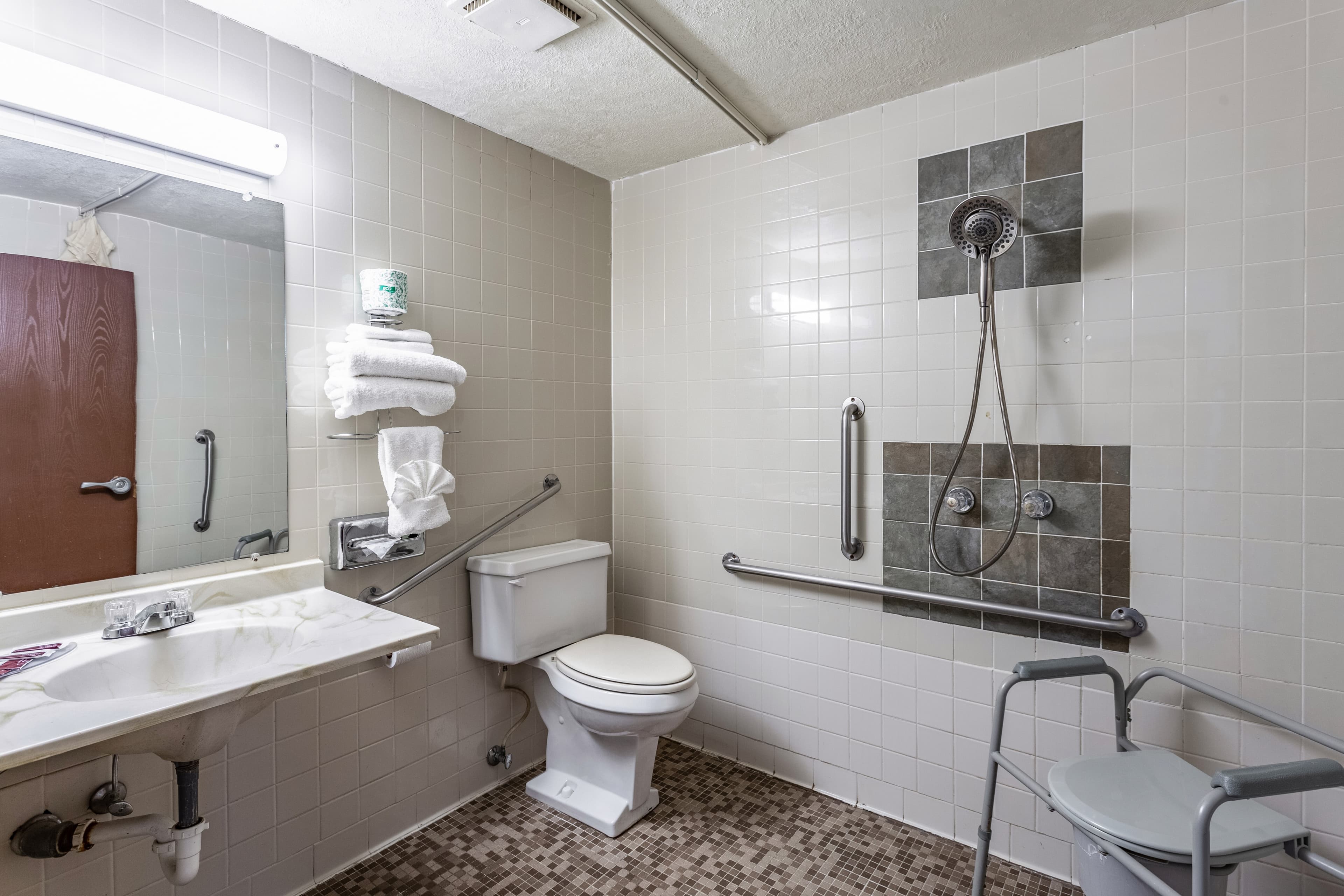 Rodeway Inn Farmington — 13