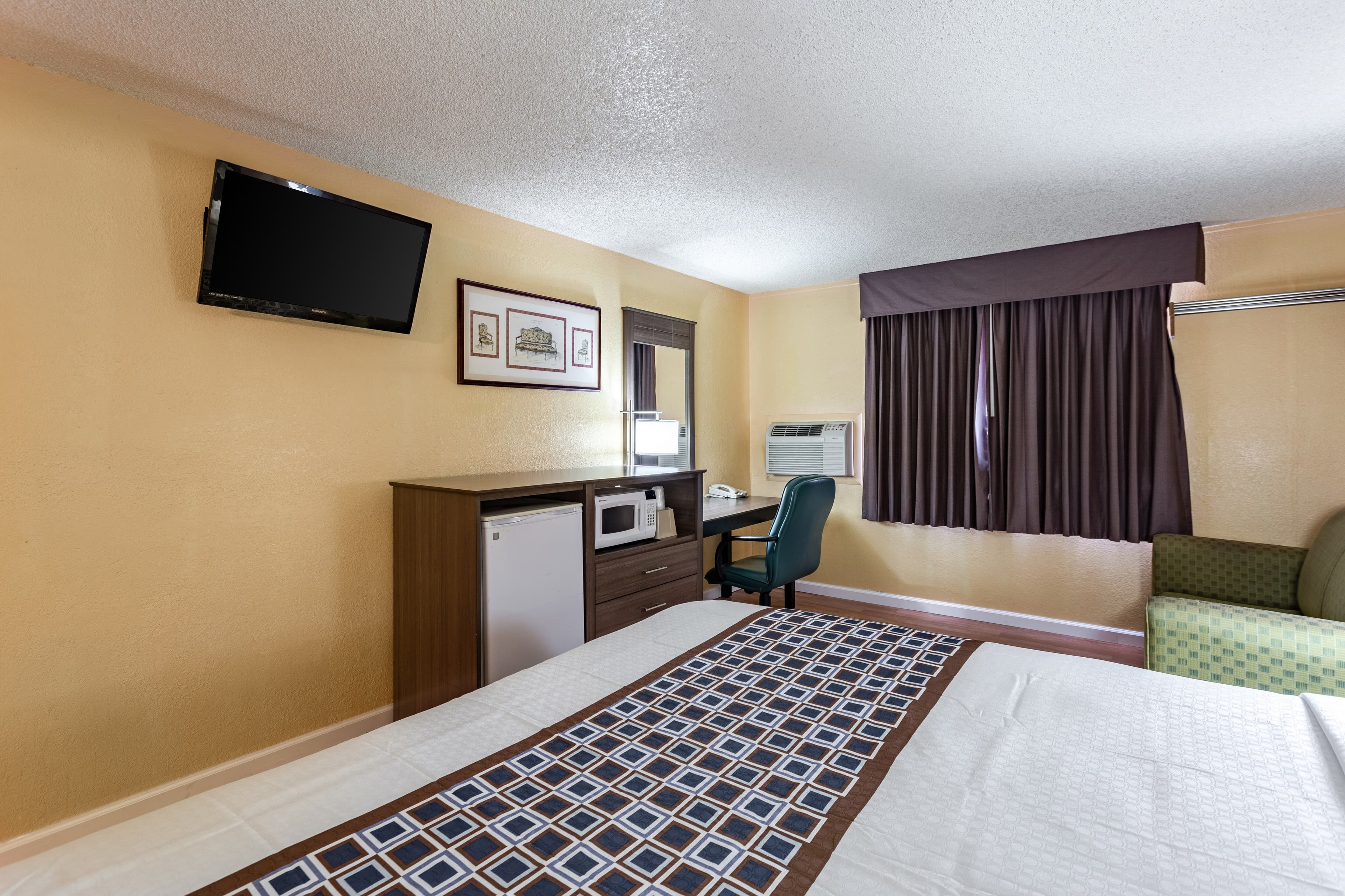 Rodeway Inn Farmington - Image 3