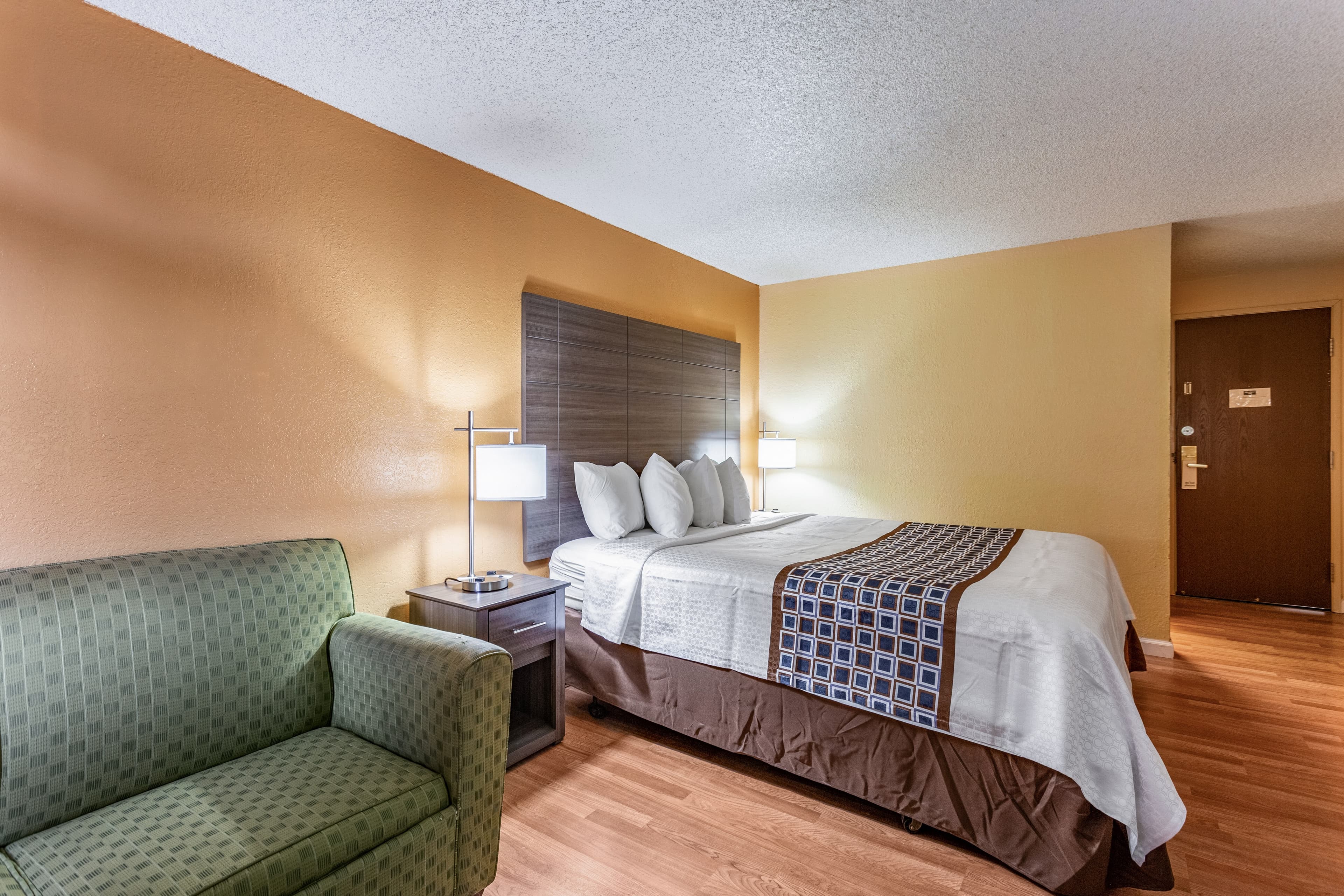 Rodeway Inn Farmington - Image 4