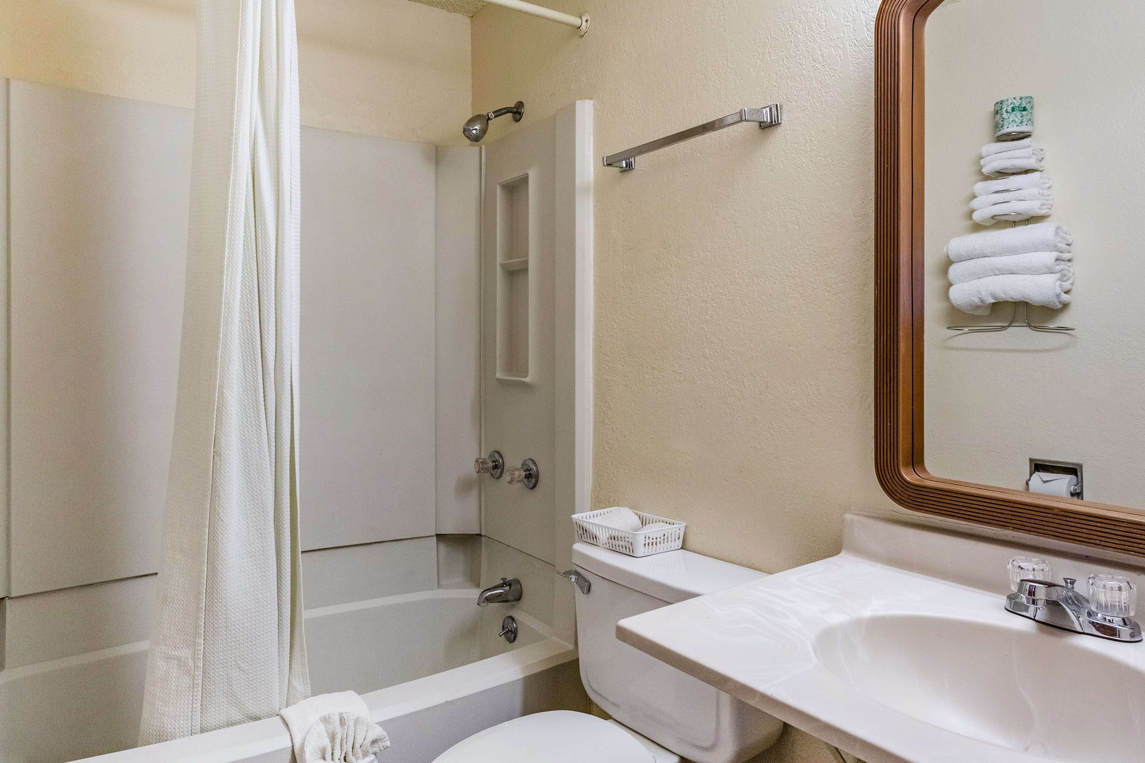 Rodeway Inn Farmington - Image 5