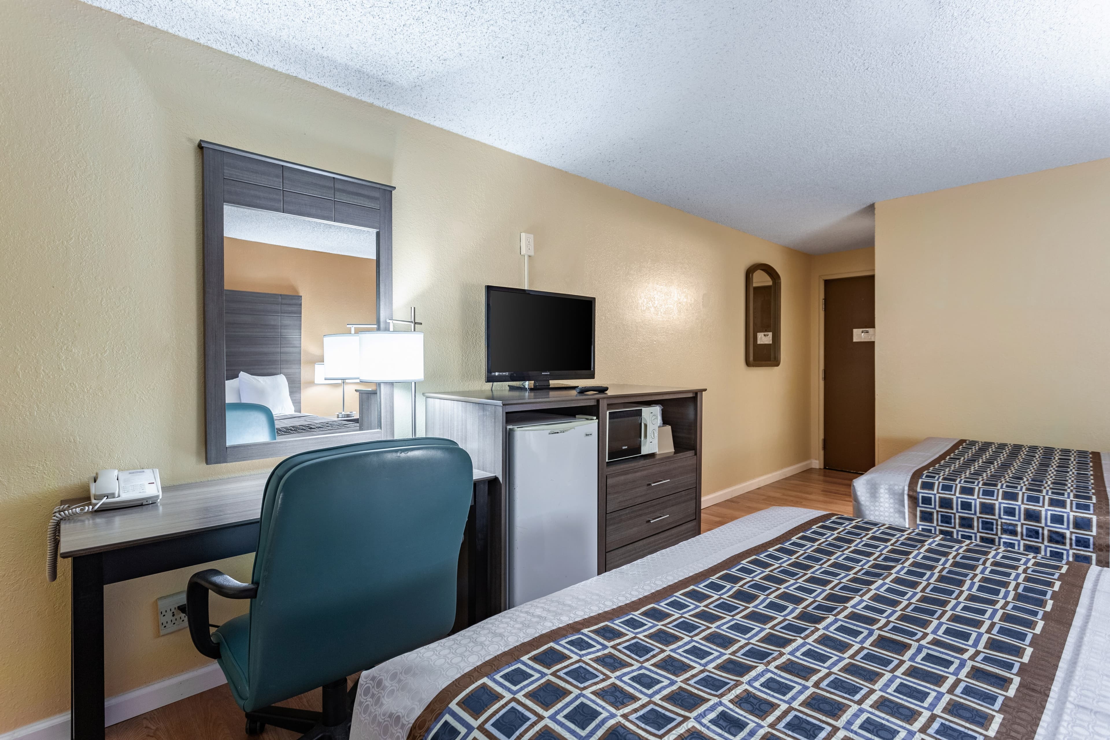 Rodeway Inn Farmington — 7
