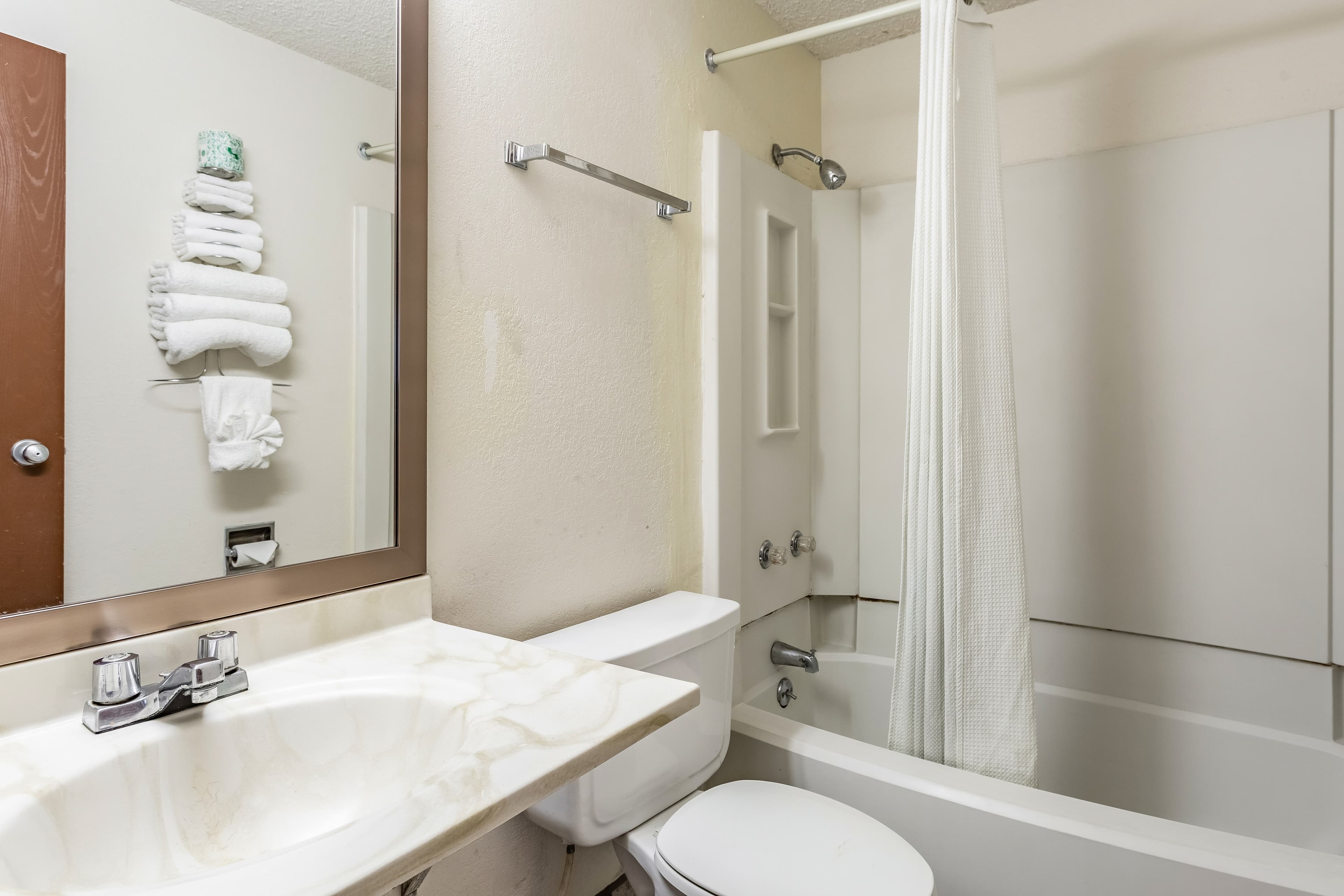 Rodeway Inn Farmington — 9