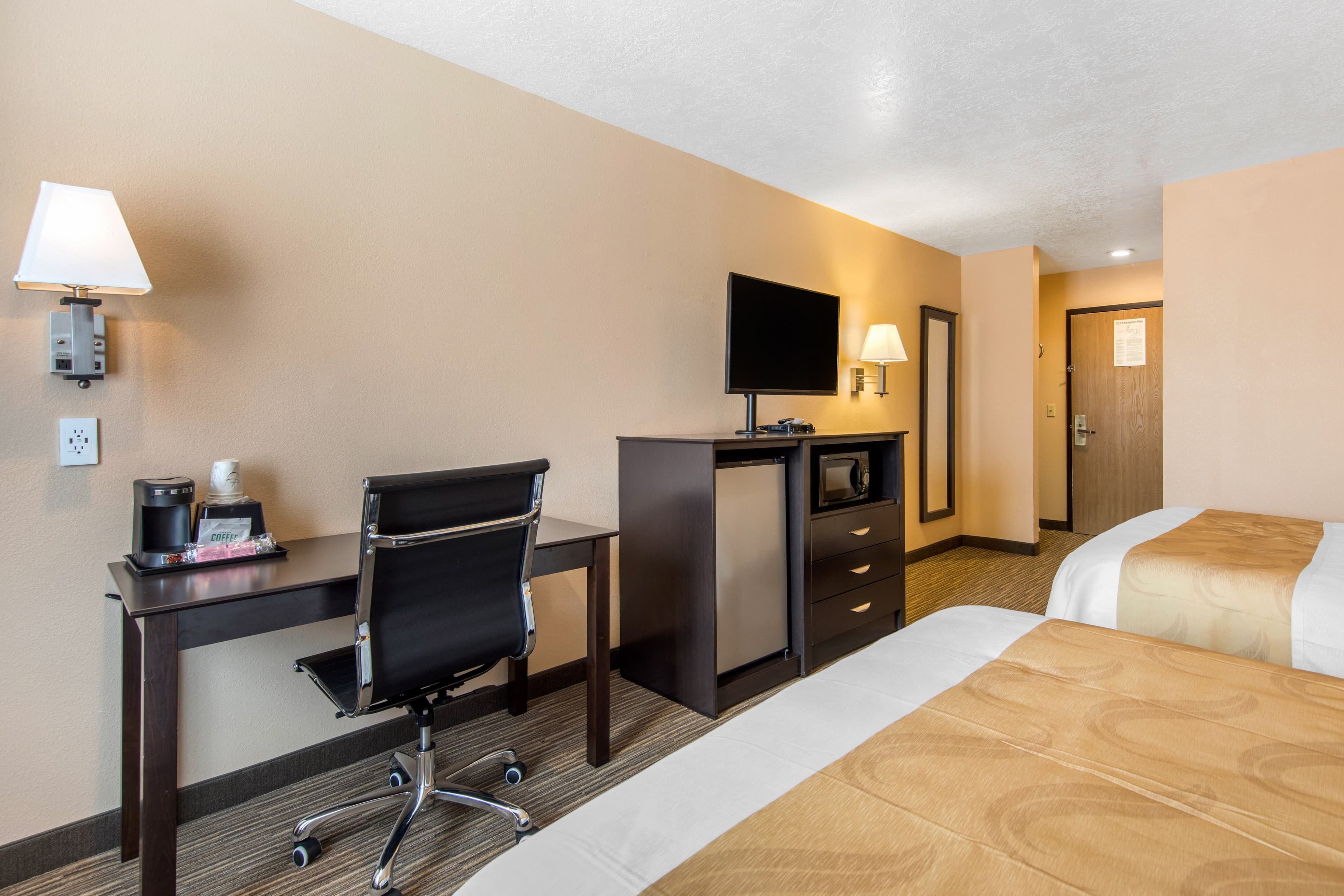 Quality Inn & Suites Albuquerque North near Balloon Fiesta Park — 12