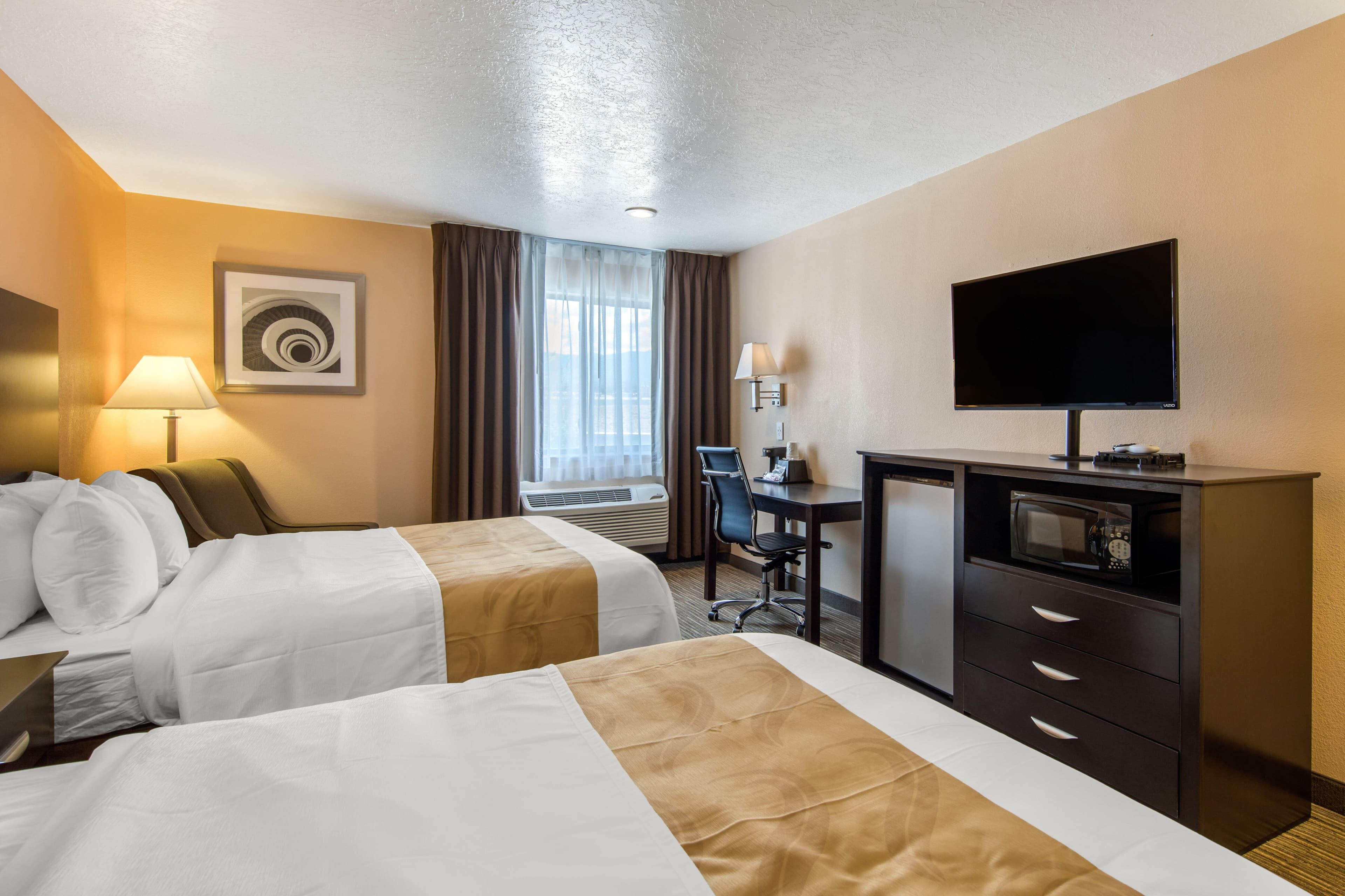 Quality Inn & Suites Albuquerque North near Balloon Fiesta Park — 13