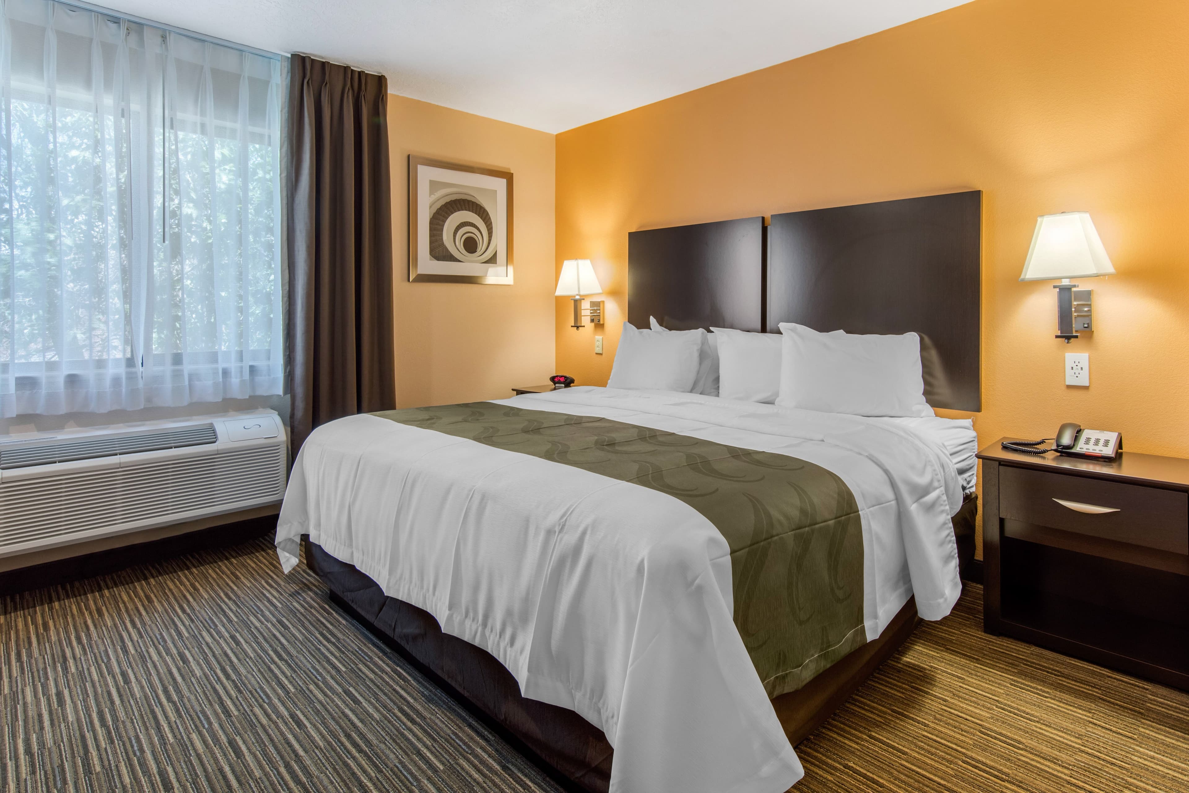 Quality Inn & Suites Albuquerque North near Balloon Fiesta Park — 16