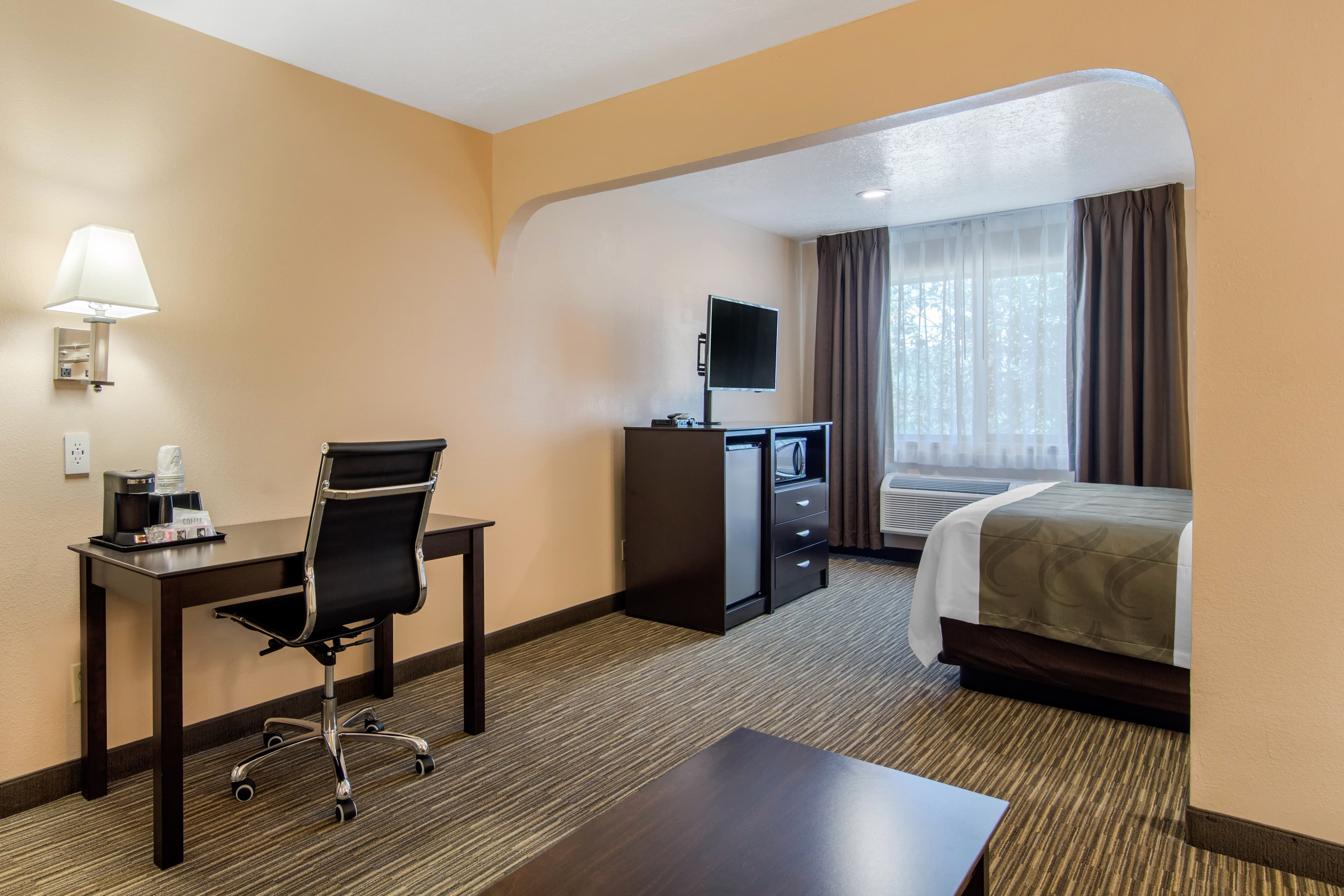 Quality Inn & Suites Albuquerque North near Balloon Fiesta Park — 17