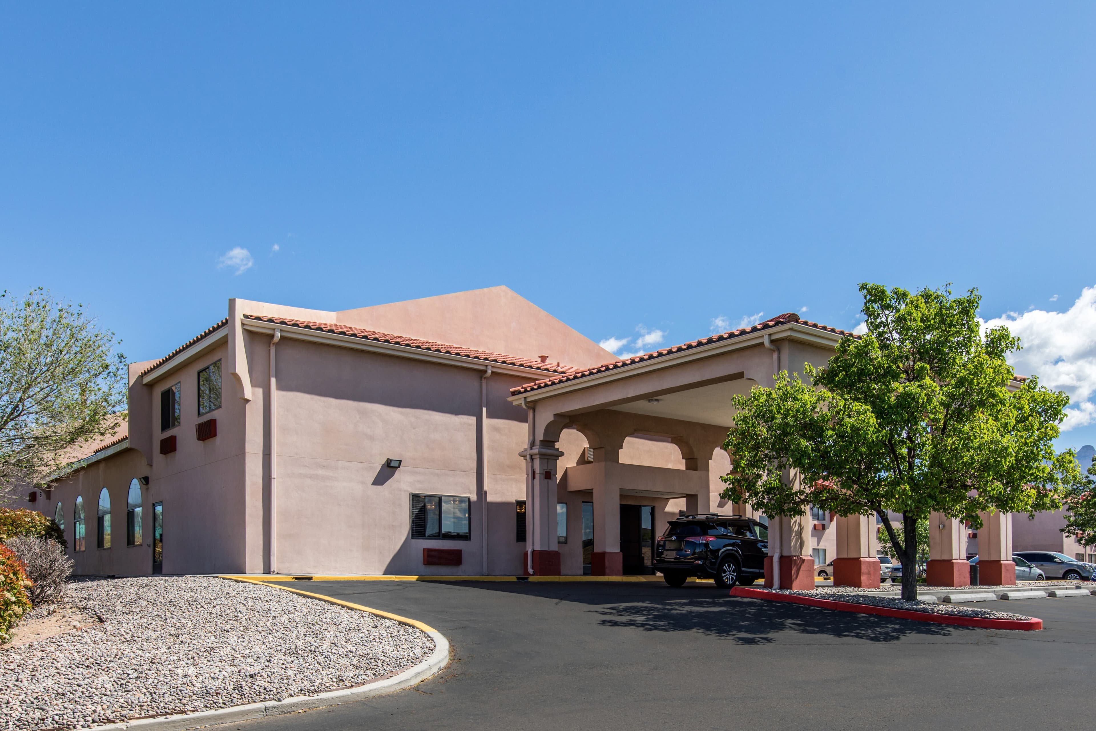 Quality Inn & Suites Albuquerque North near Balloon Fiesta Park - Image 1