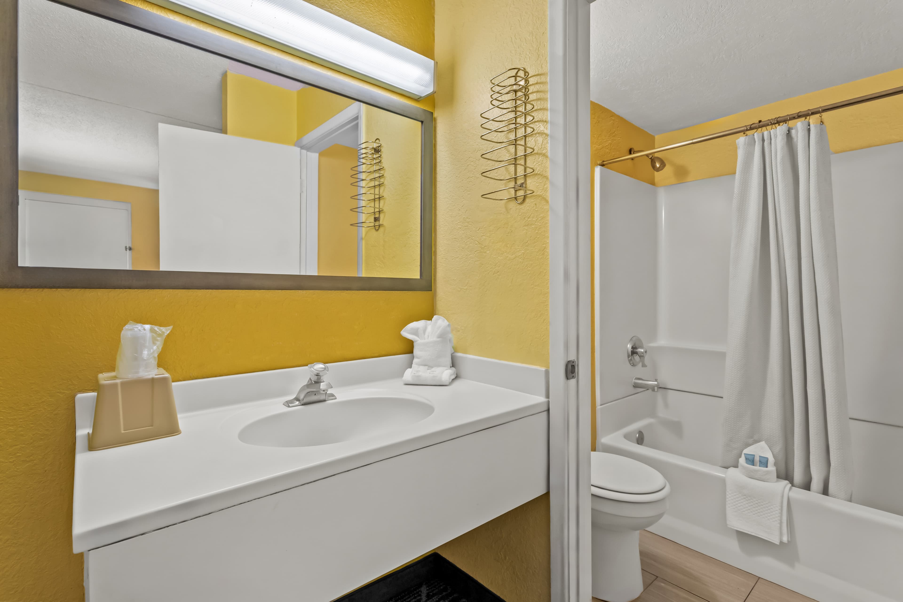 Rodeway Inn Albuquerque West - Image 5
