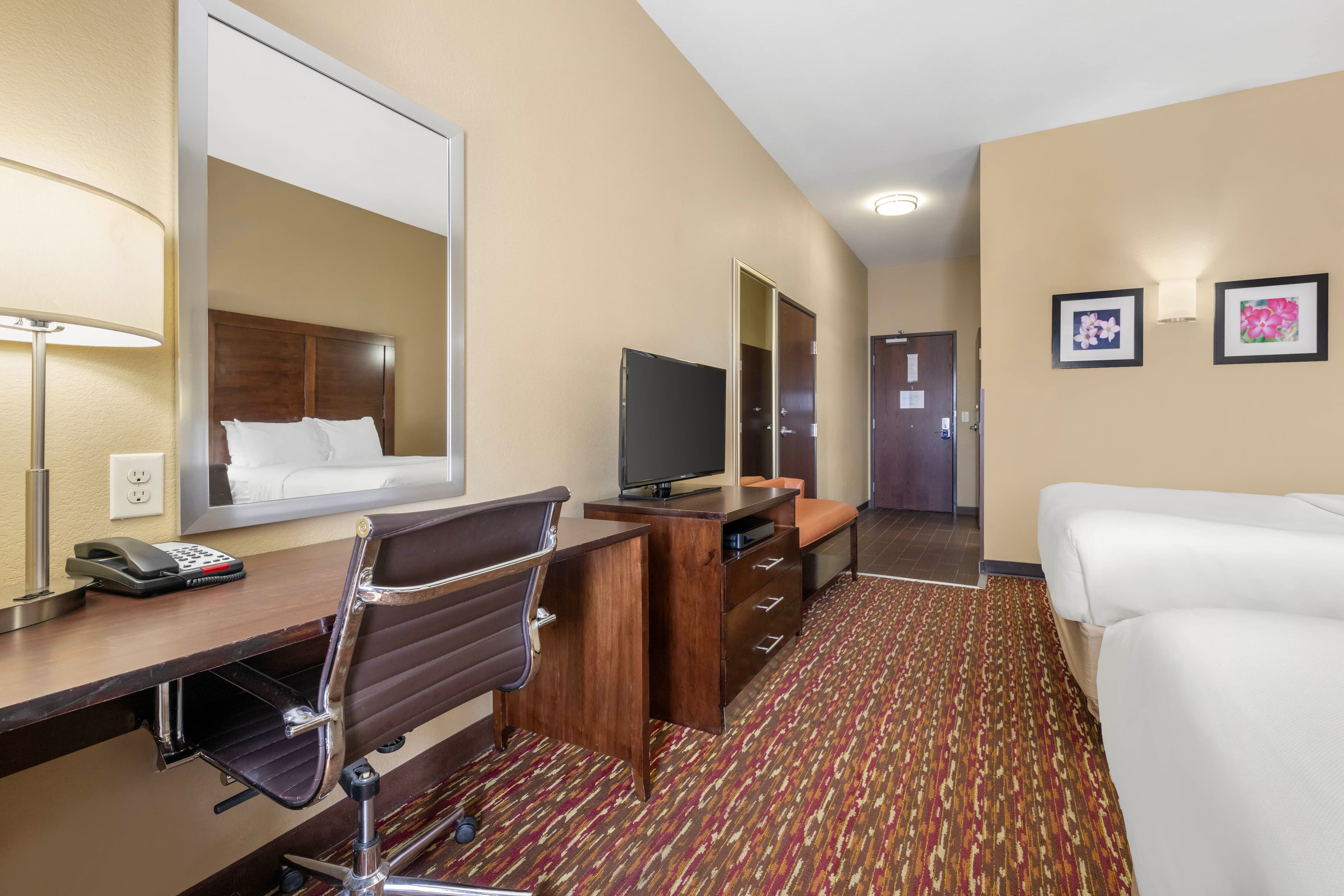 Comfort Inn & Suites Artesia — 7