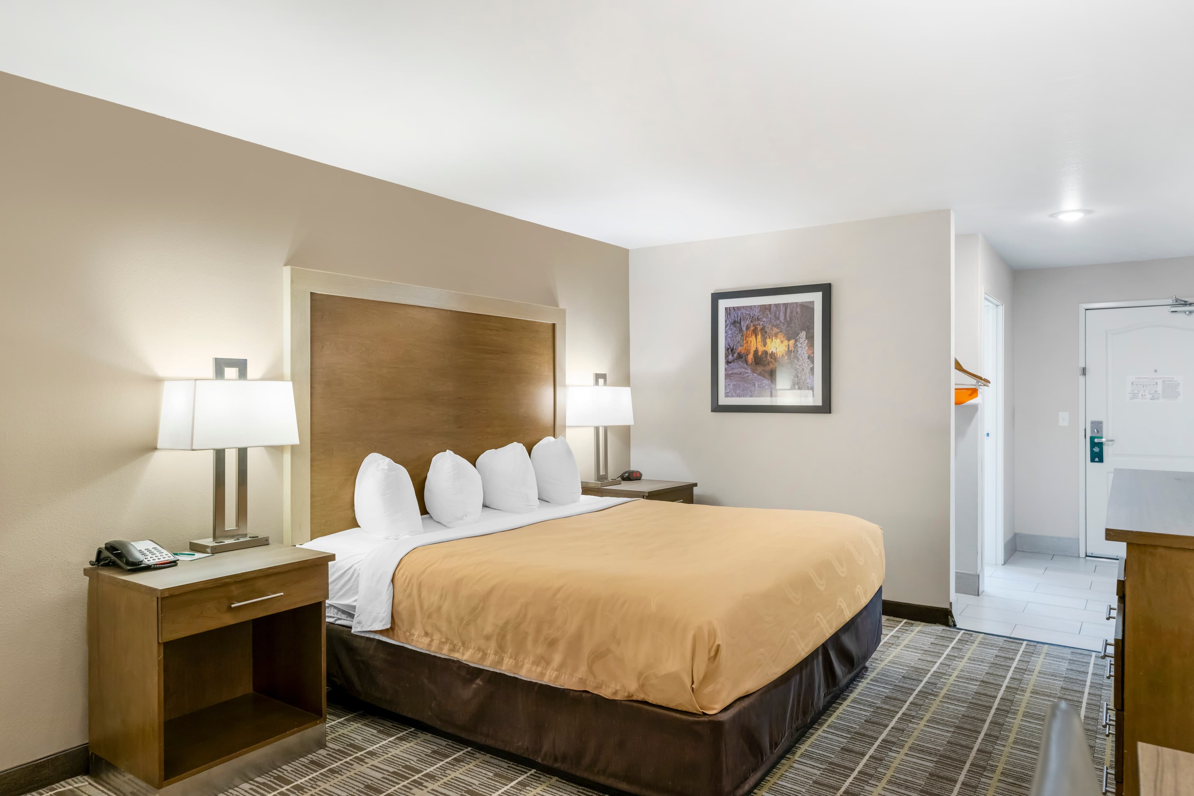 Quality Inn & Suites Carlsbad Caverns Area - Image 3