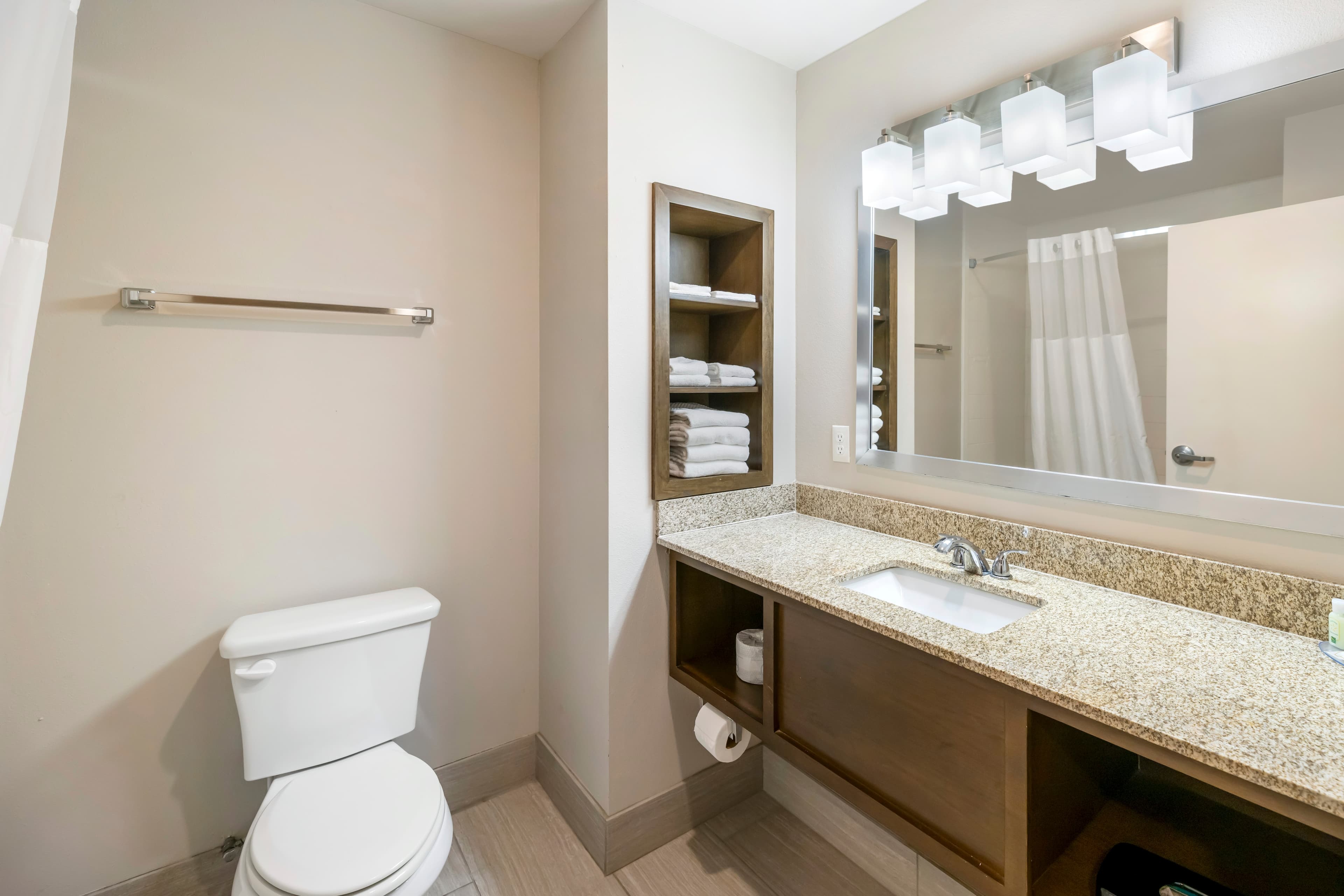 Quality Inn & Suites Carlsbad Caverns Area - Image 5