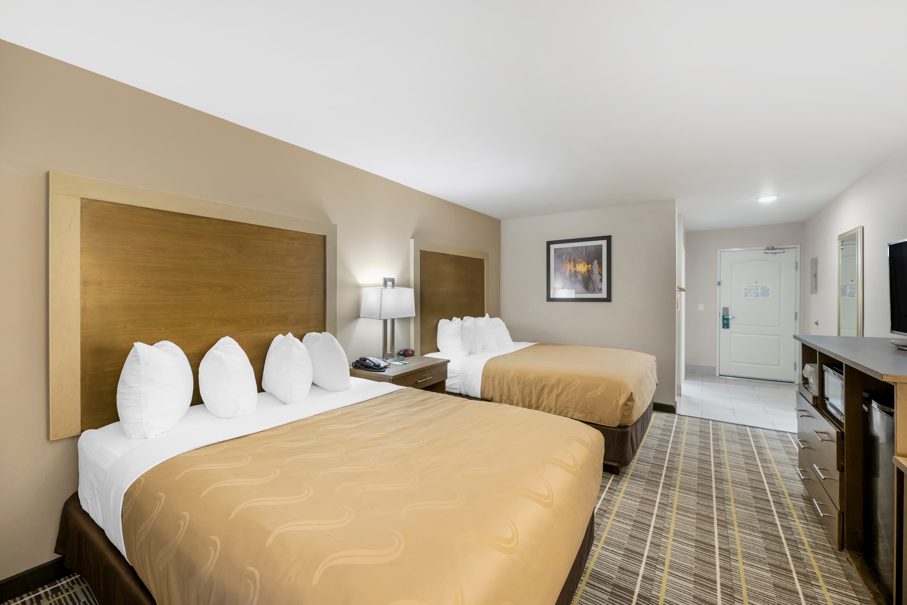 Quality Inn & Suites Carlsbad Caverns Area — 7