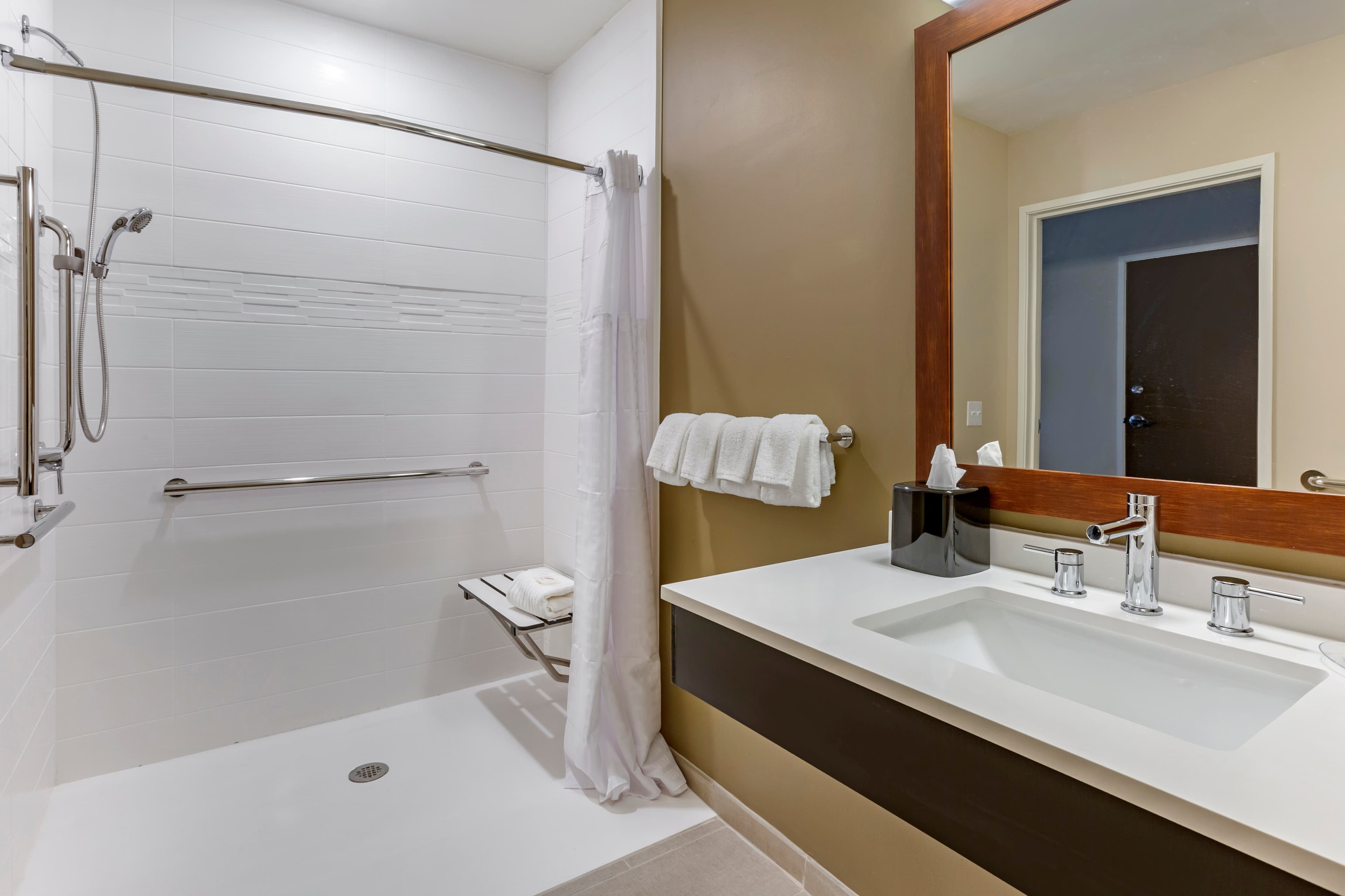 Comfort Suites Albuquerque Airport — 11