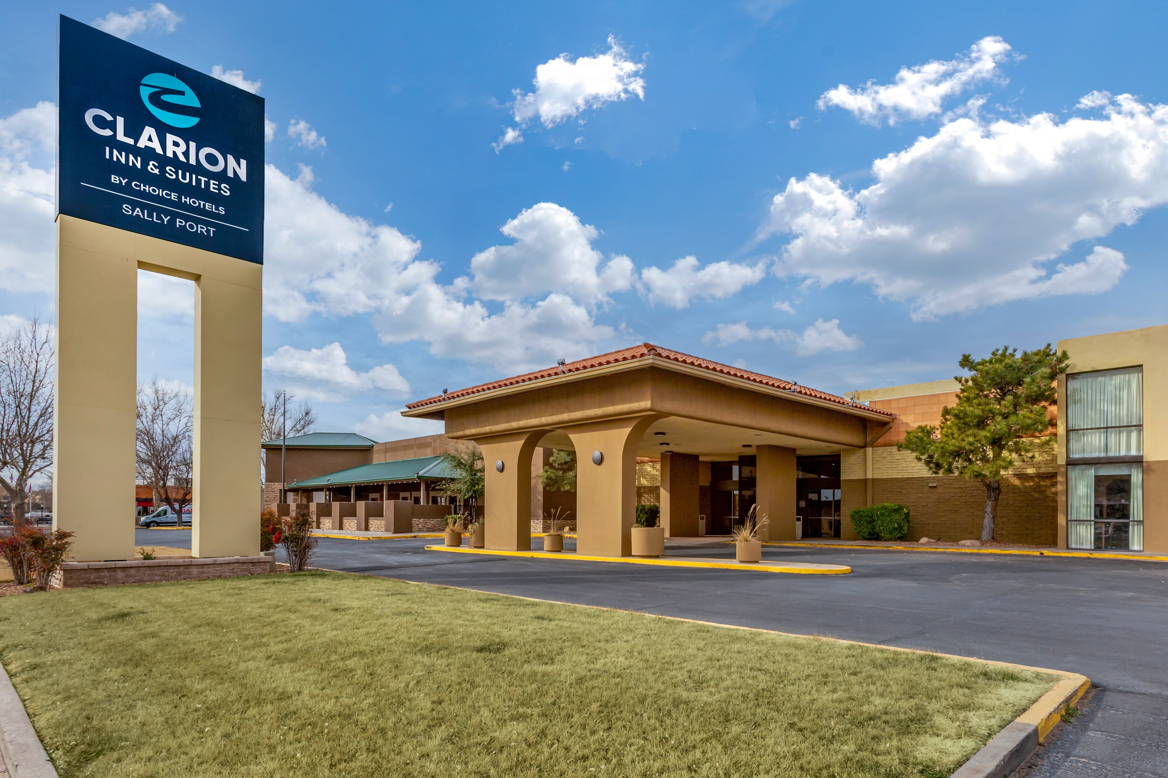 Clarion Inn & Suites Roswell - Image 1