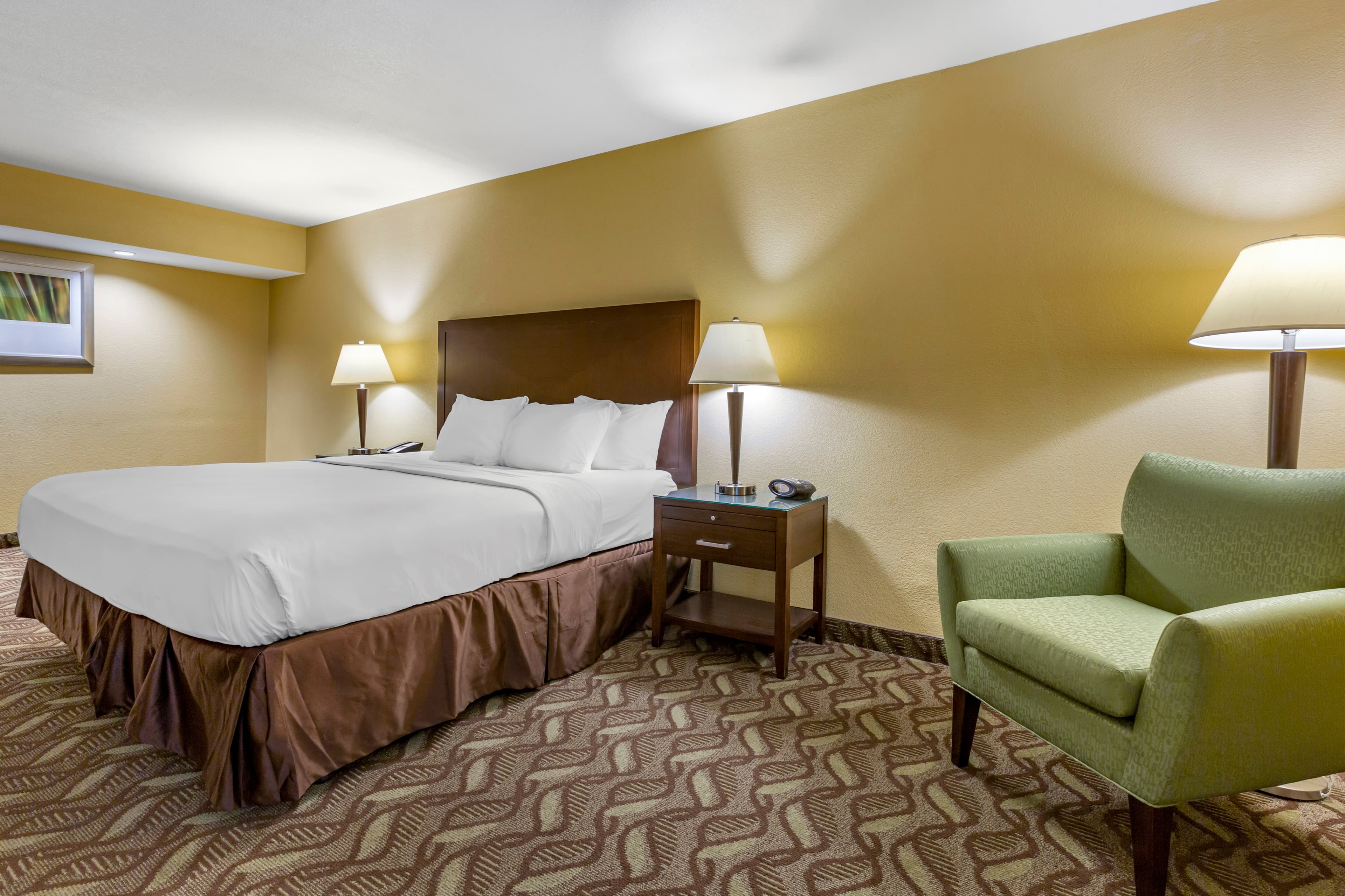Clarion Inn & Suites Roswell - Image 3