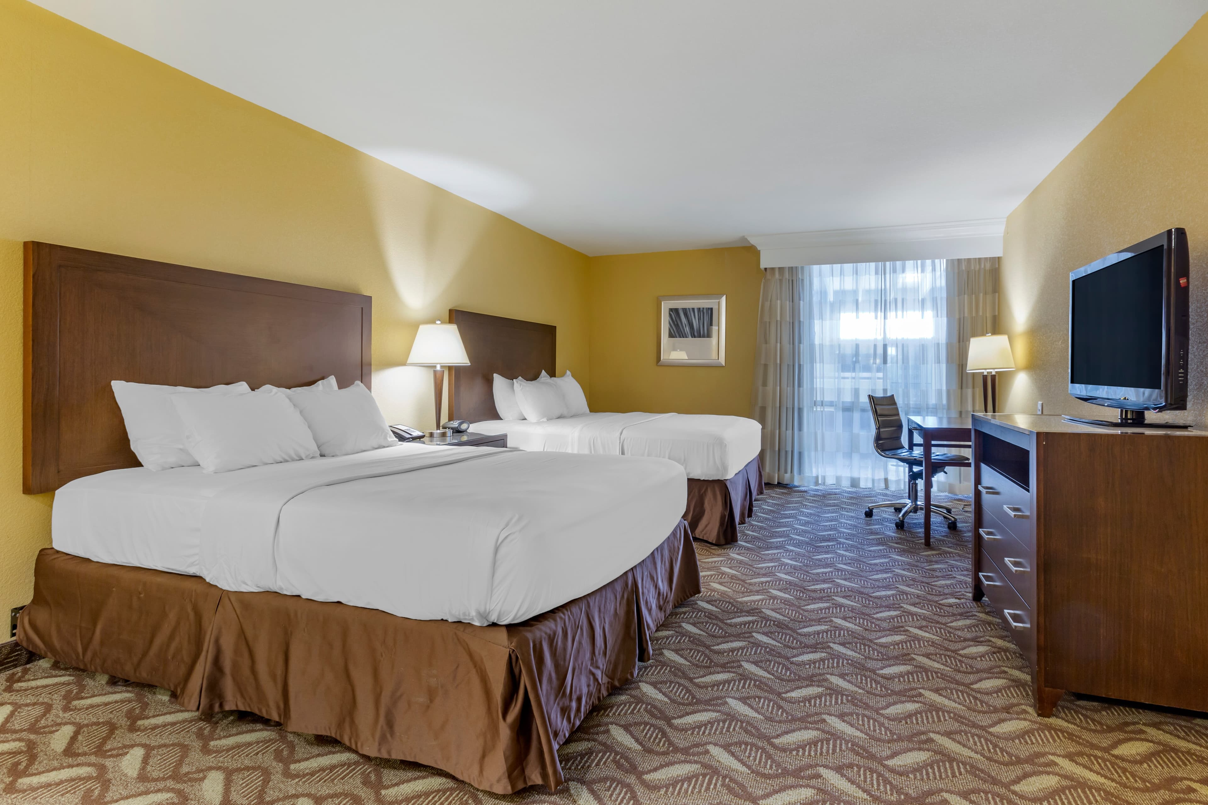 Clarion Inn & Suites Roswell — 6