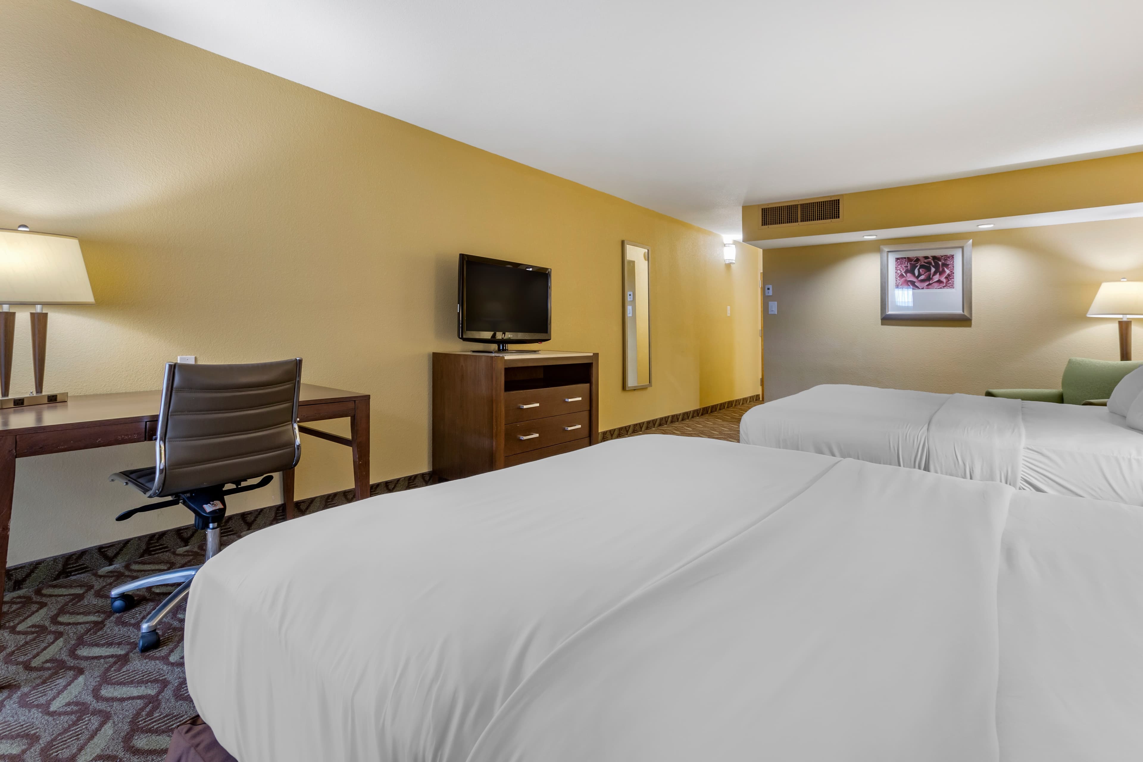 Clarion Inn & Suites Roswell — 7