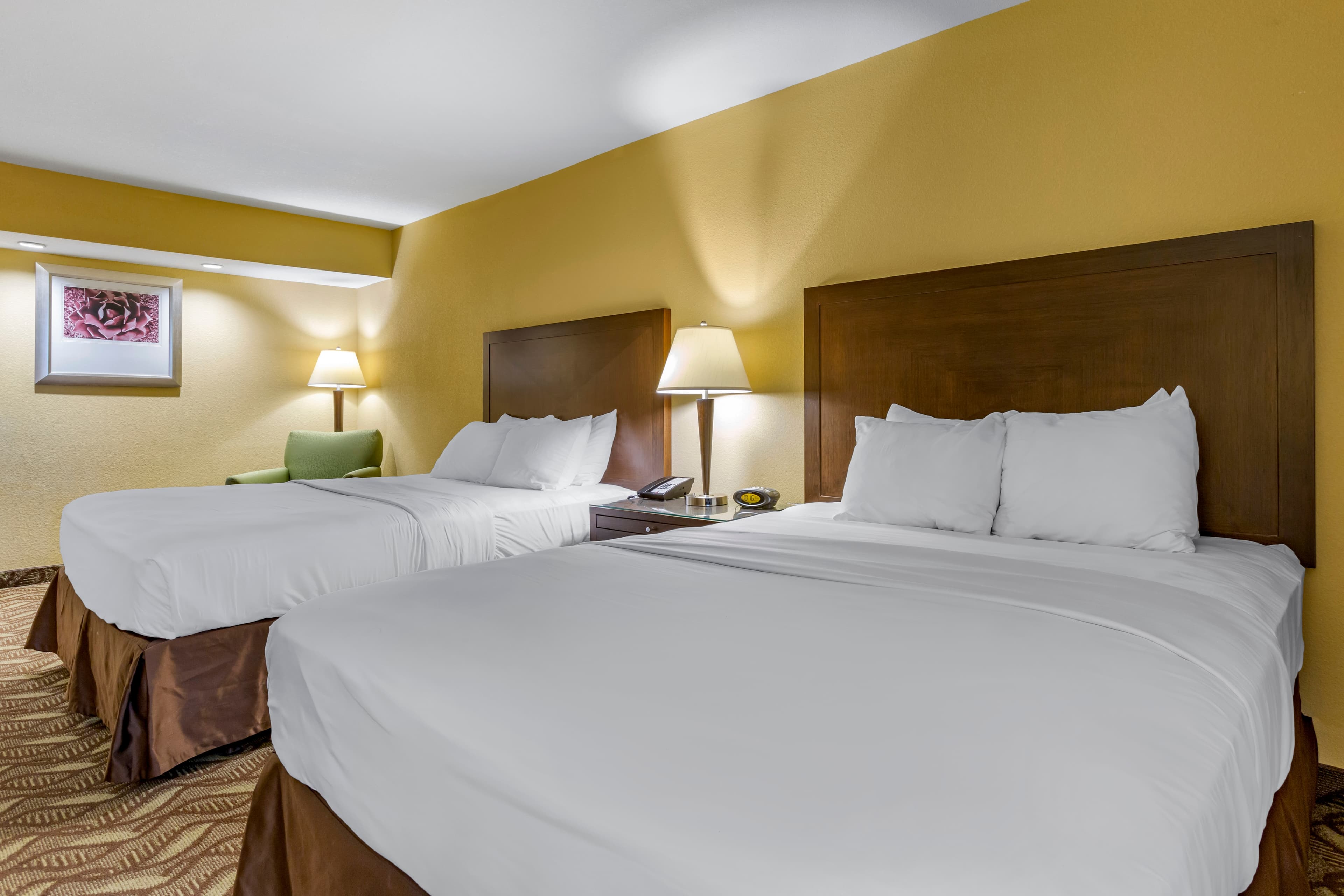 Clarion Inn & Suites Roswell — 8