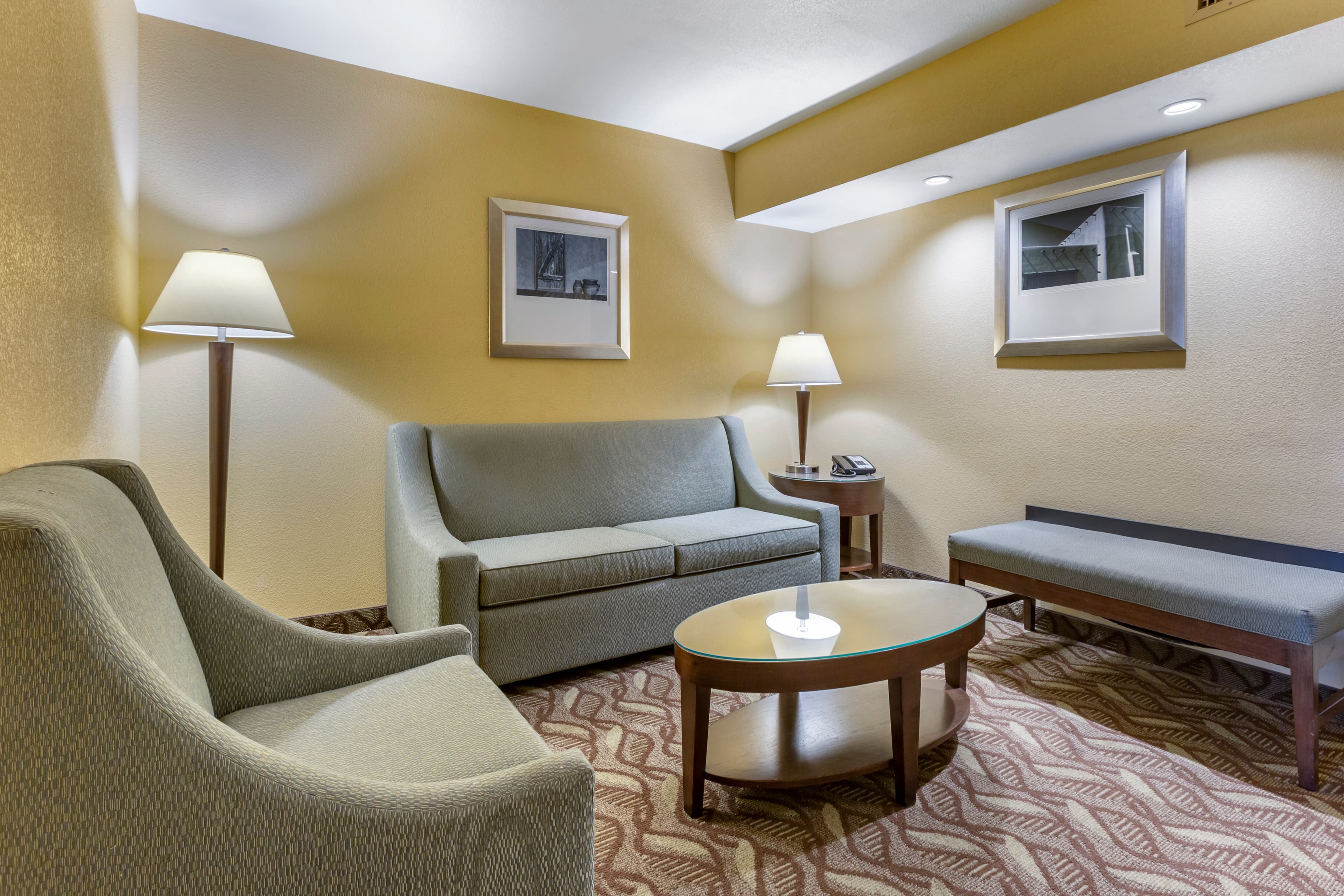 Clarion Inn & Suites Roswell — 10