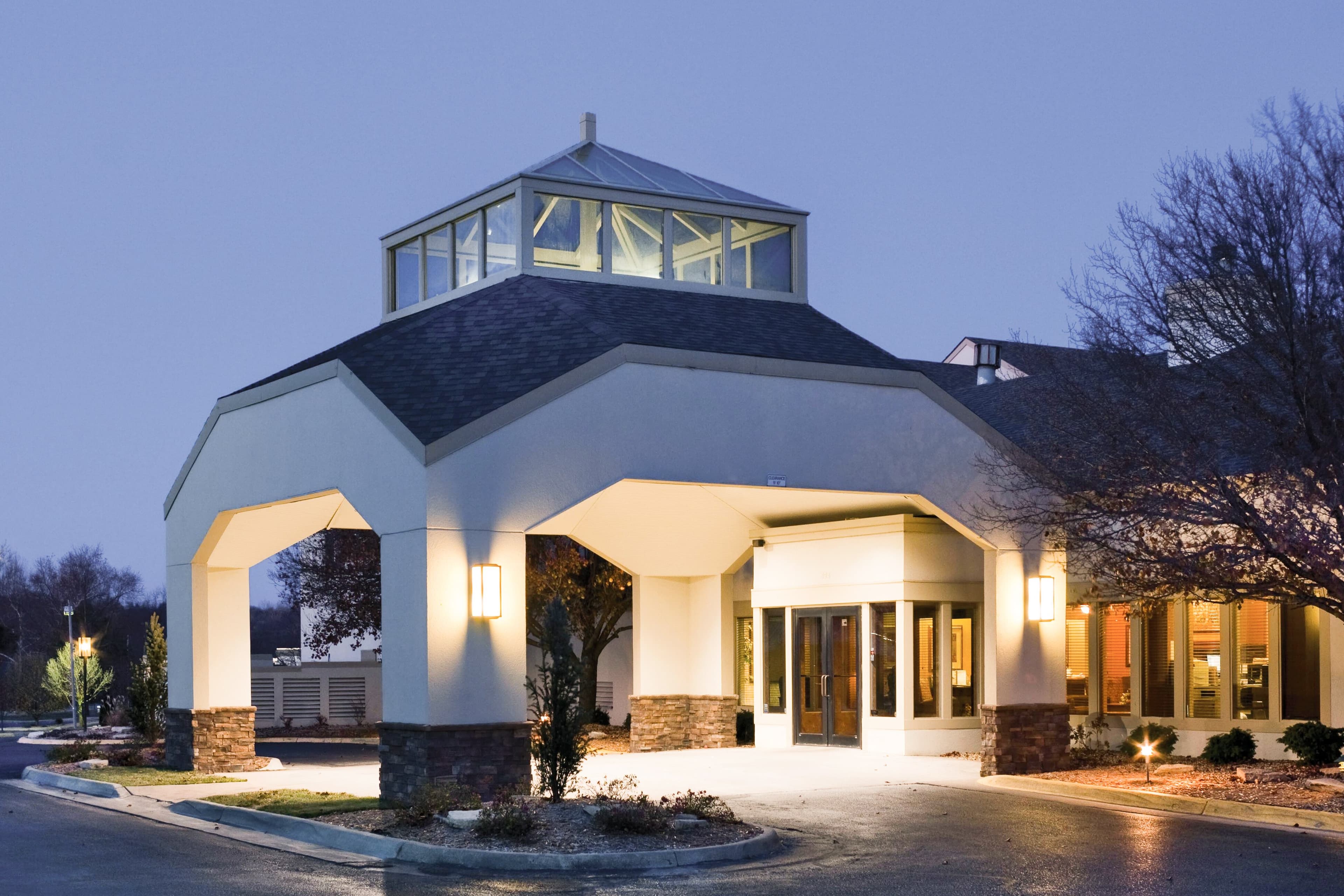 Quality Inn & Suites Albuquerque Midtown - University Area - Image 1