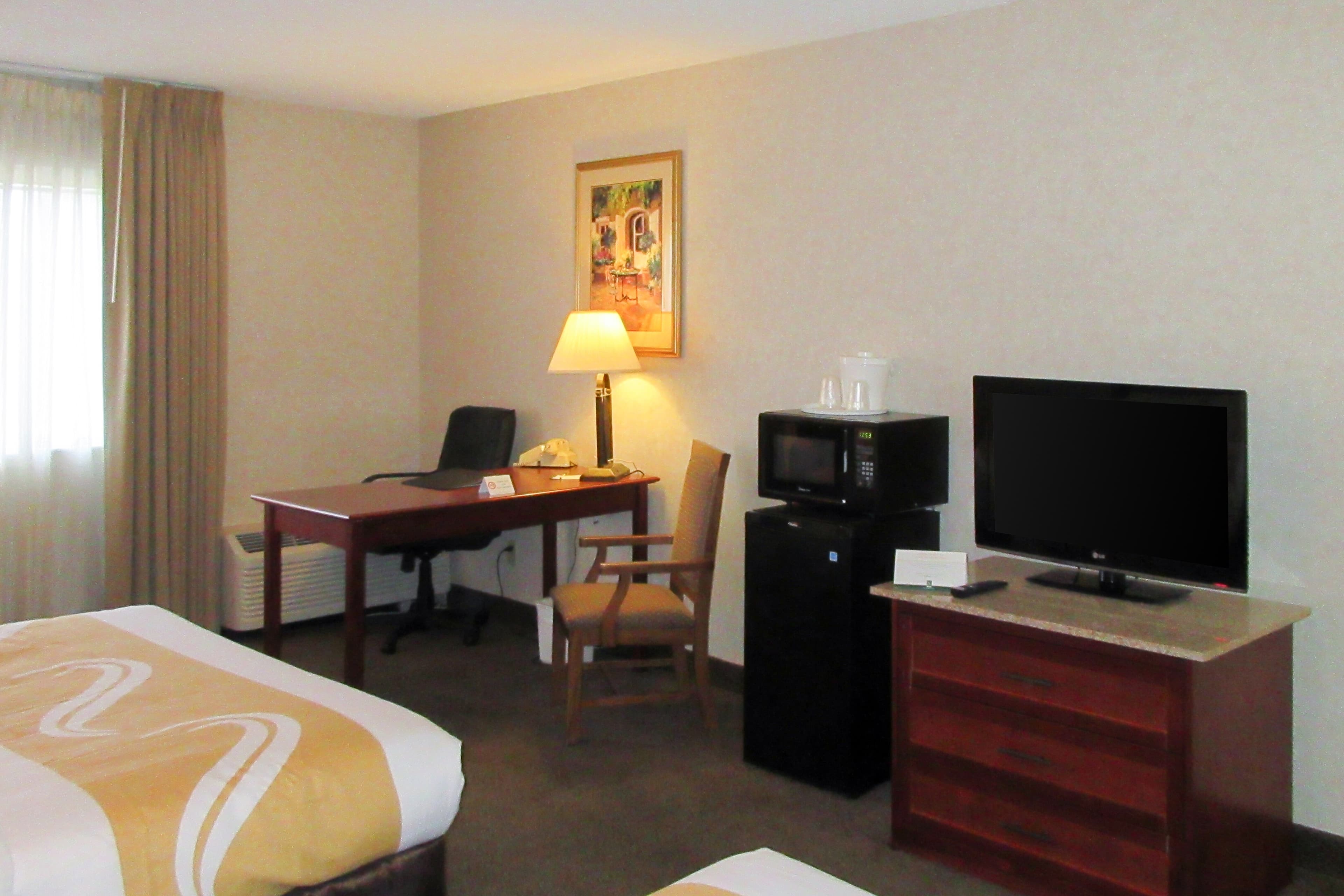 Quality Inn & Suites Albuquerque Midtown - University Area - Image 2