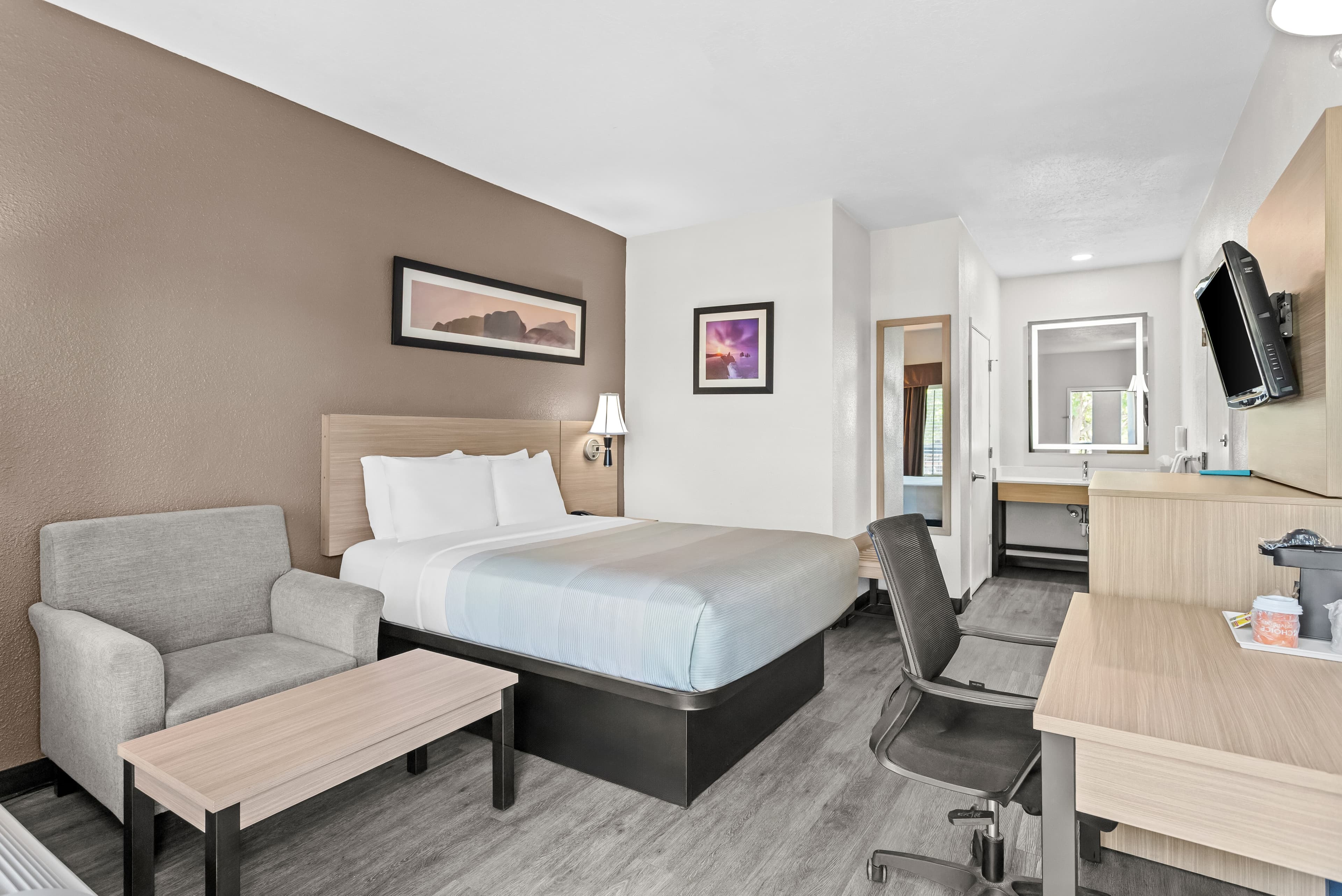 Quality Inn & Suites Sunport Airport Albuquerque - Image 2
