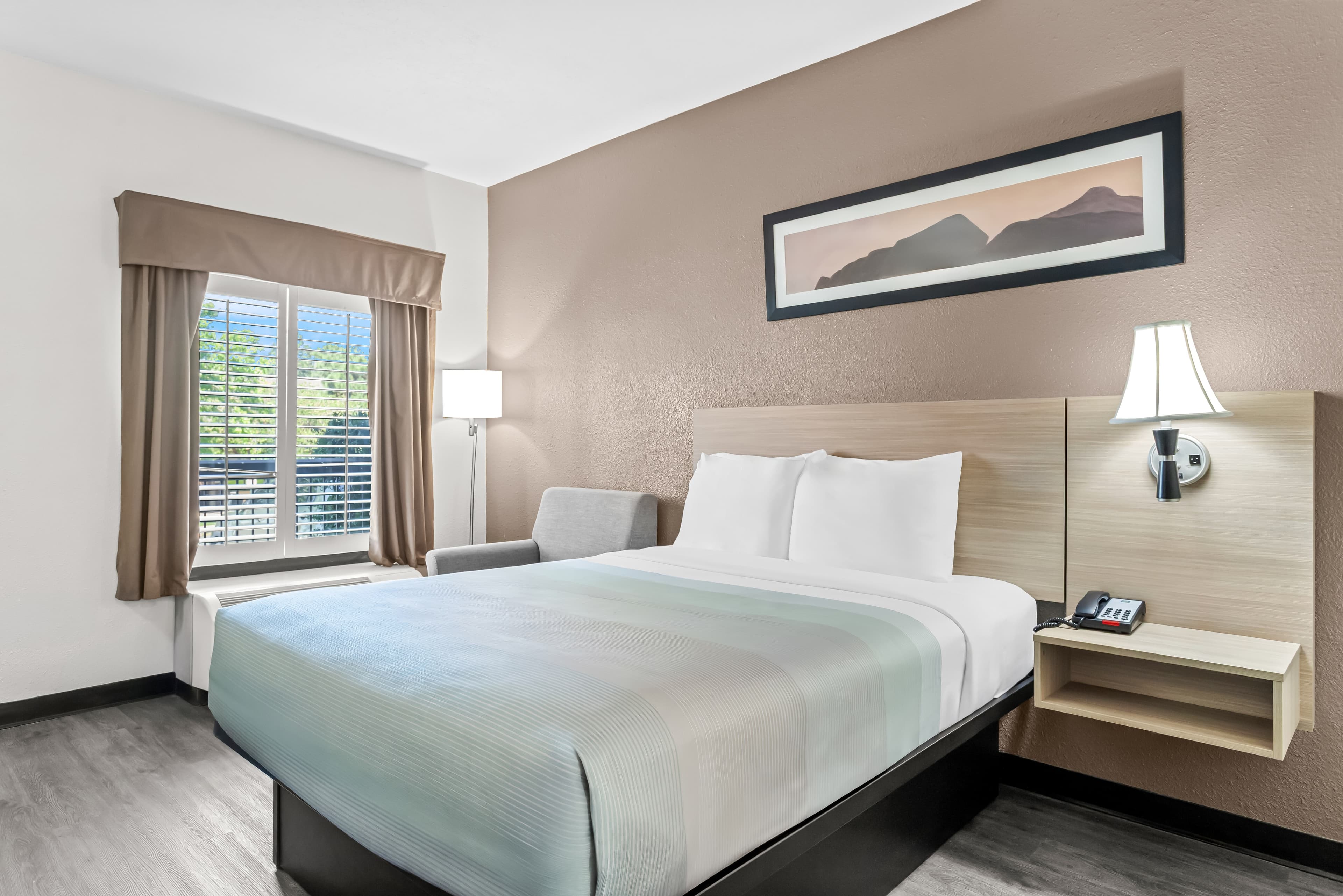 Quality Inn & Suites Sunport Airport Albuquerque - Image 3