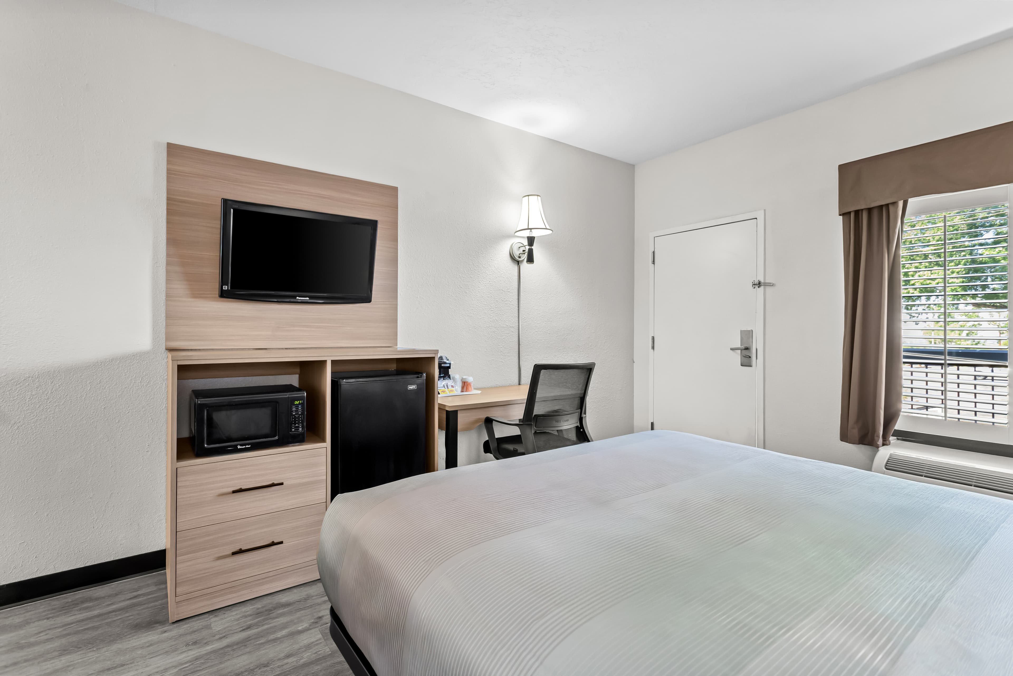 Quality Inn & Suites Sunport Airport Albuquerque - Image 4