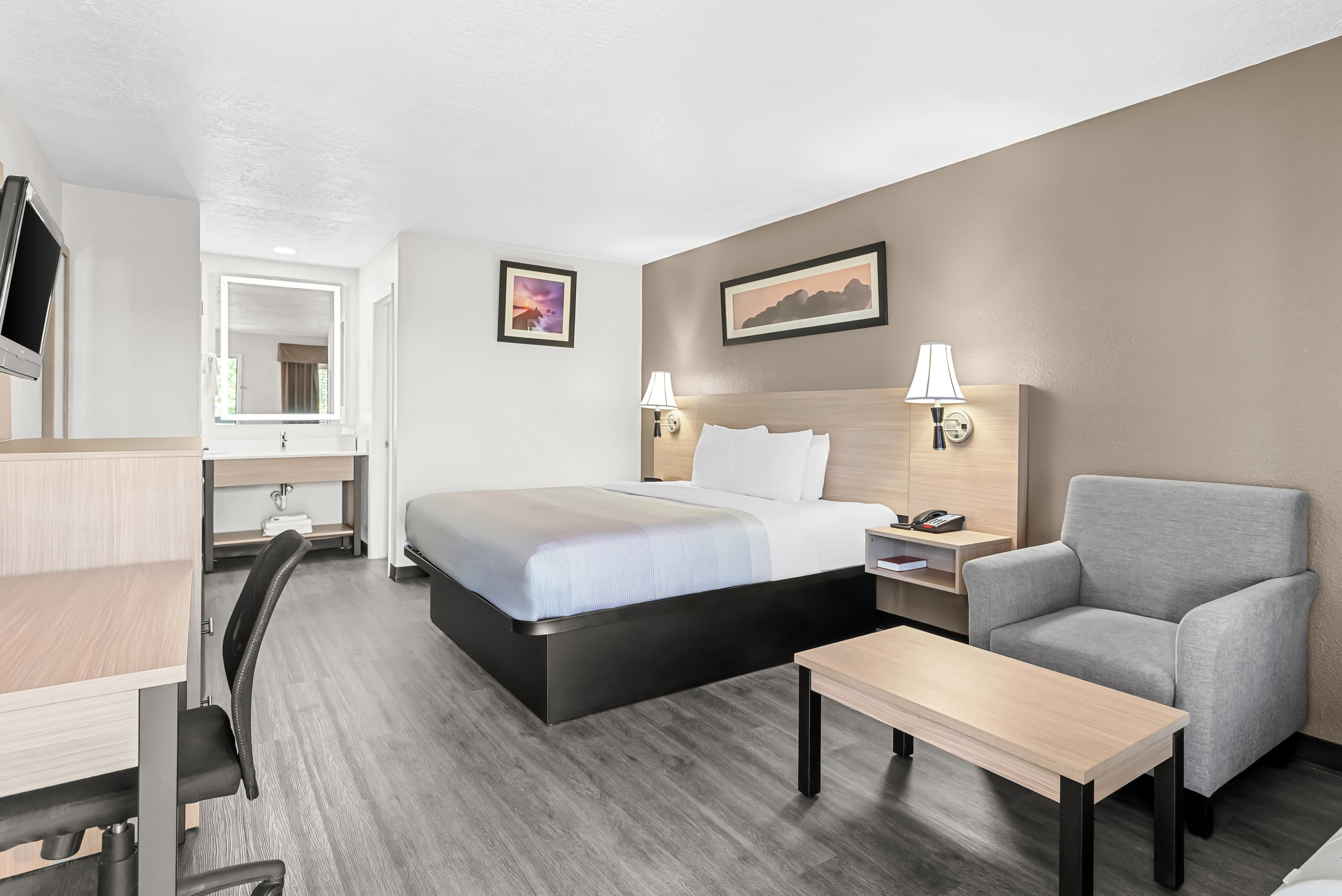 Quality Inn & Suites Sunport Airport Albuquerque — 7
