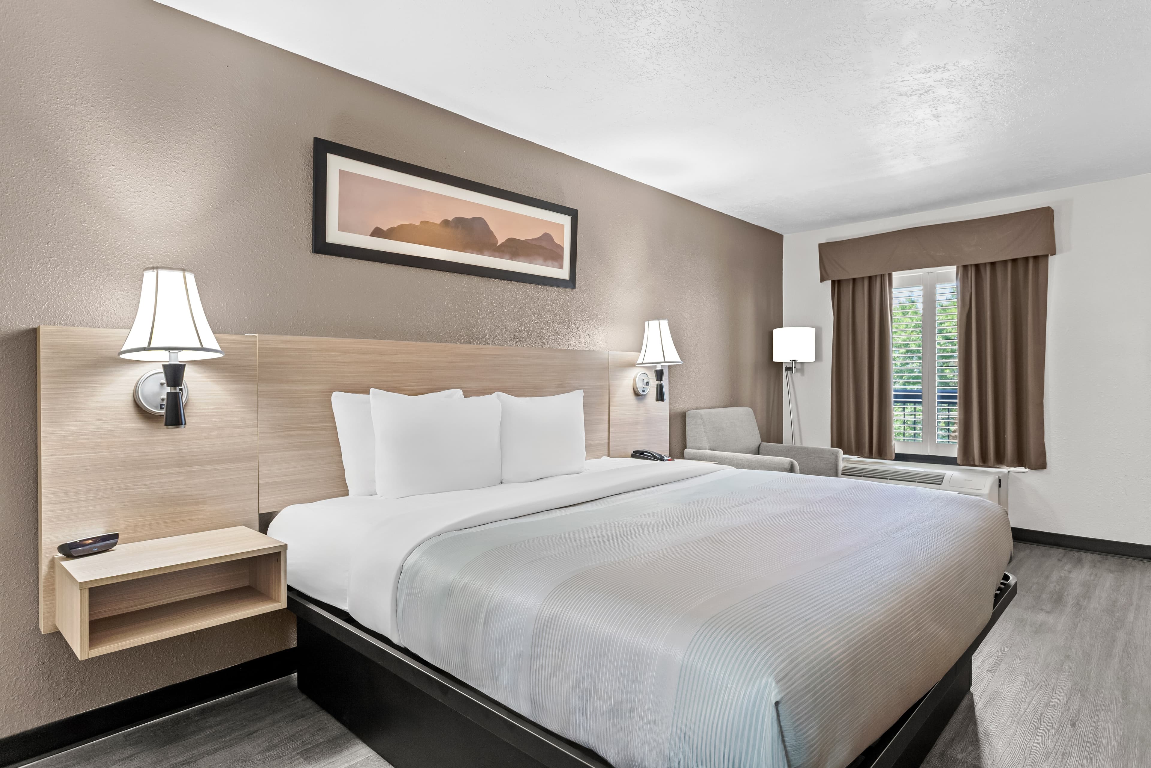 Quality Inn & Suites Sunport Airport Albuquerque — 9