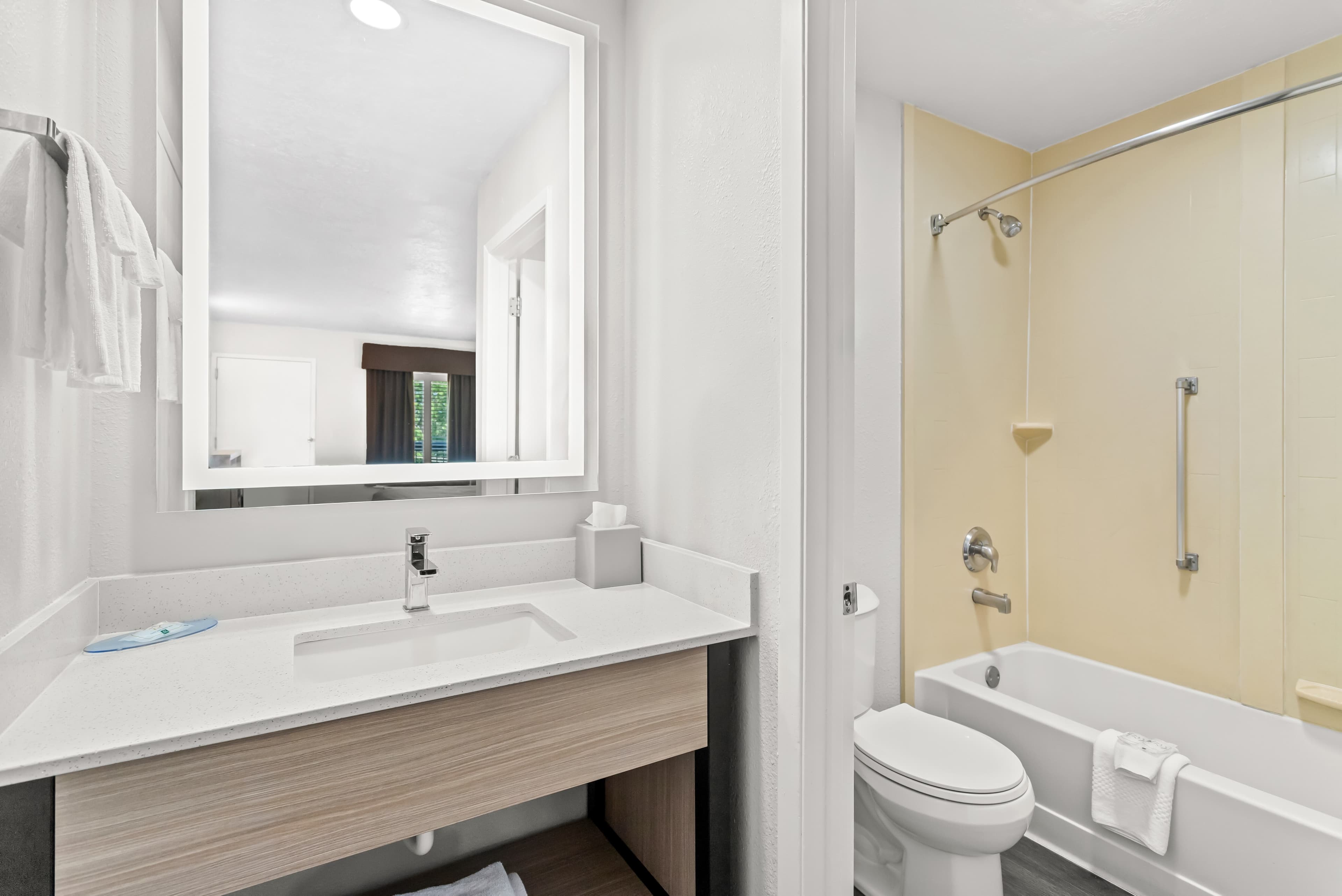 Quality Inn & Suites Sunport Airport Albuquerque — 10