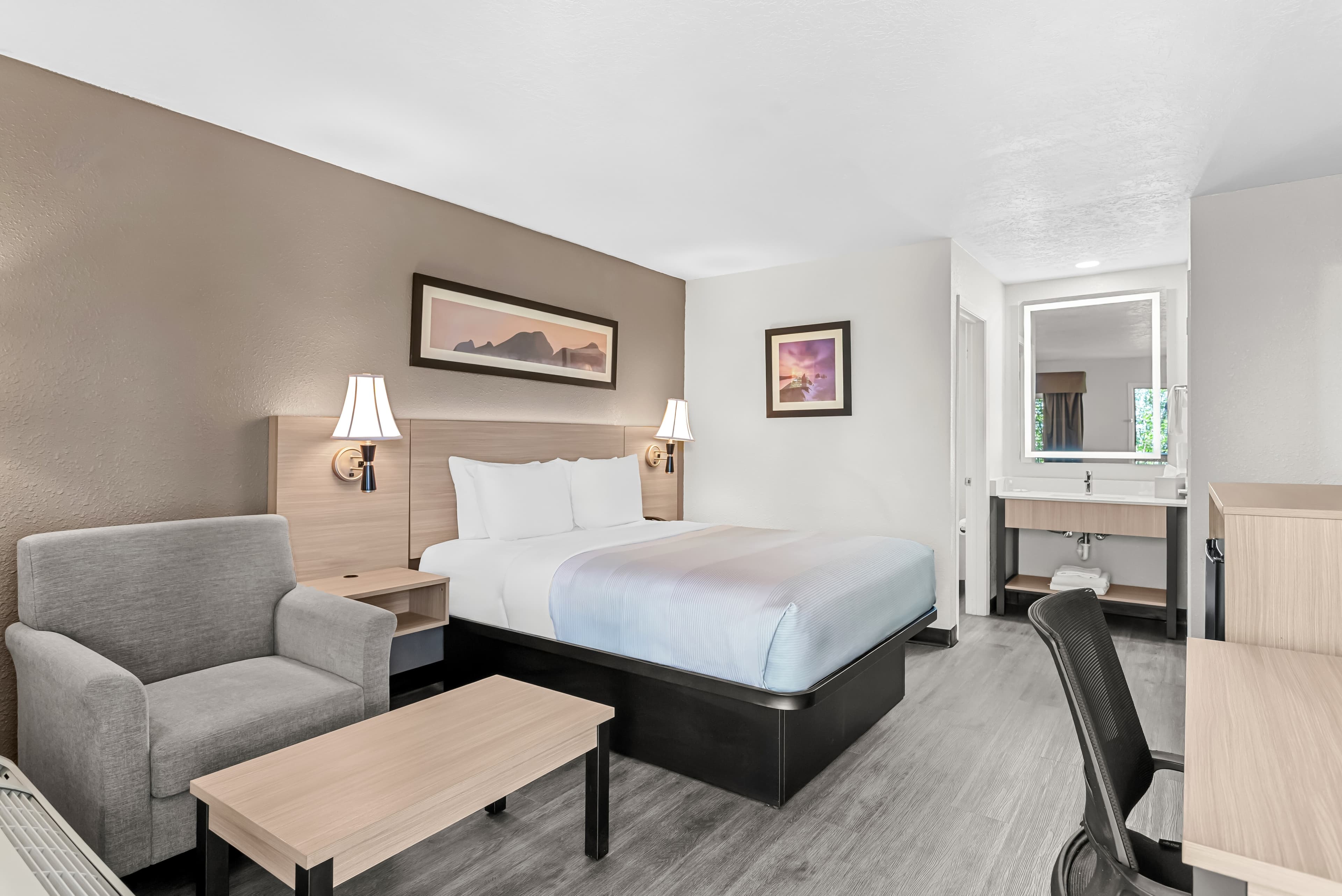 Quality Inn & Suites Sunport Airport Albuquerque — 11