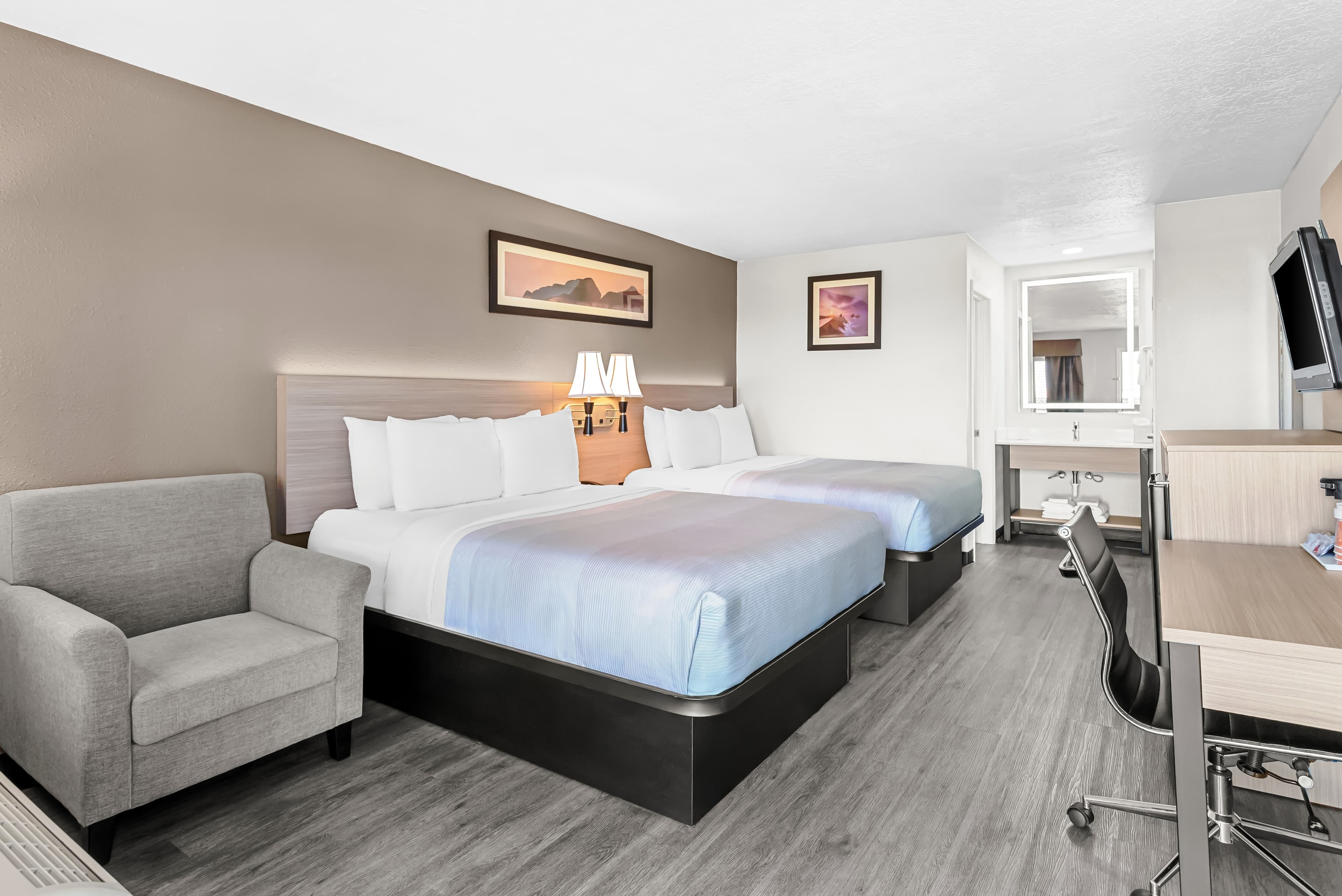 Quality Inn & Suites Sunport Airport Albuquerque — 14