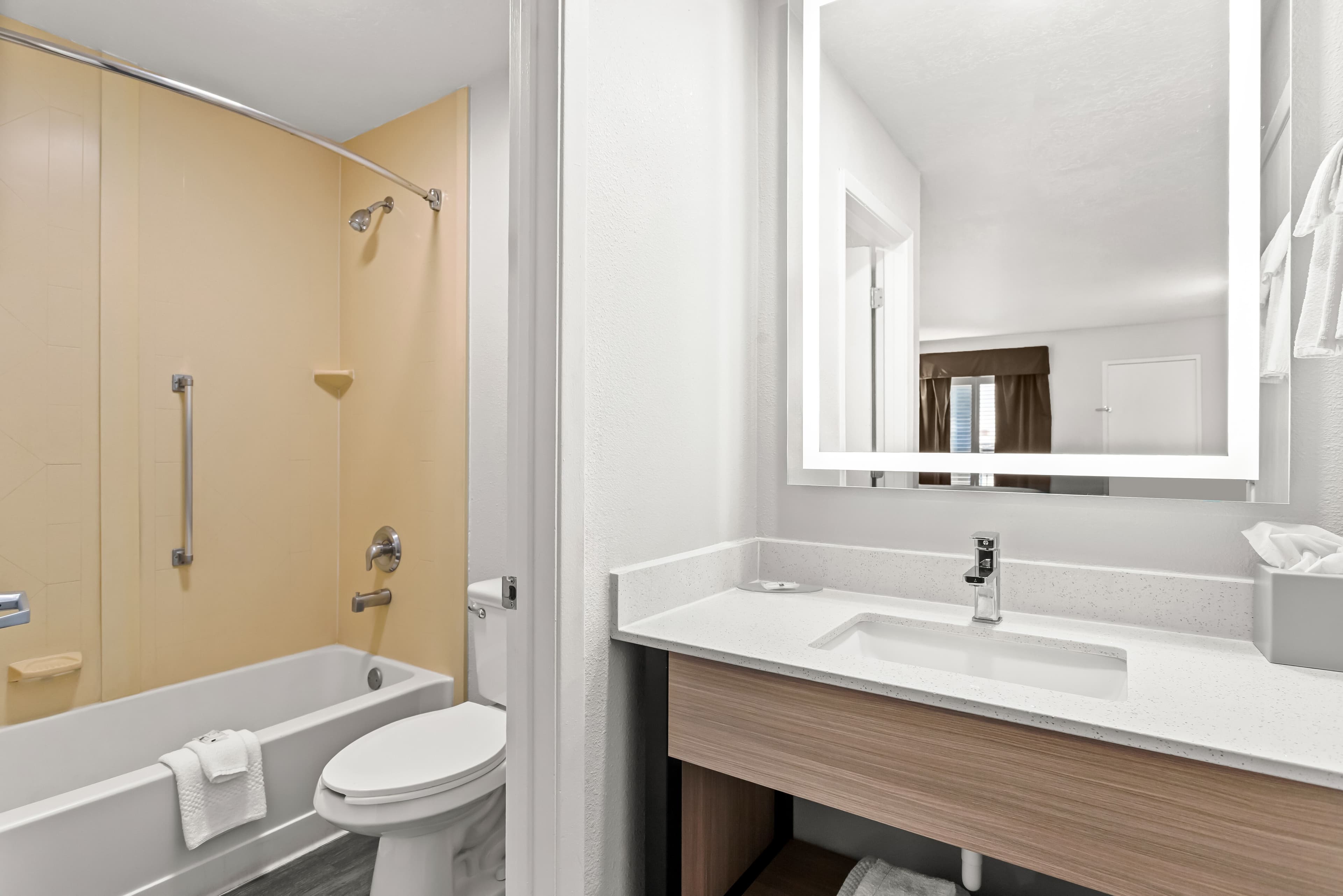 Quality Inn & Suites Sunport Airport Albuquerque — 17