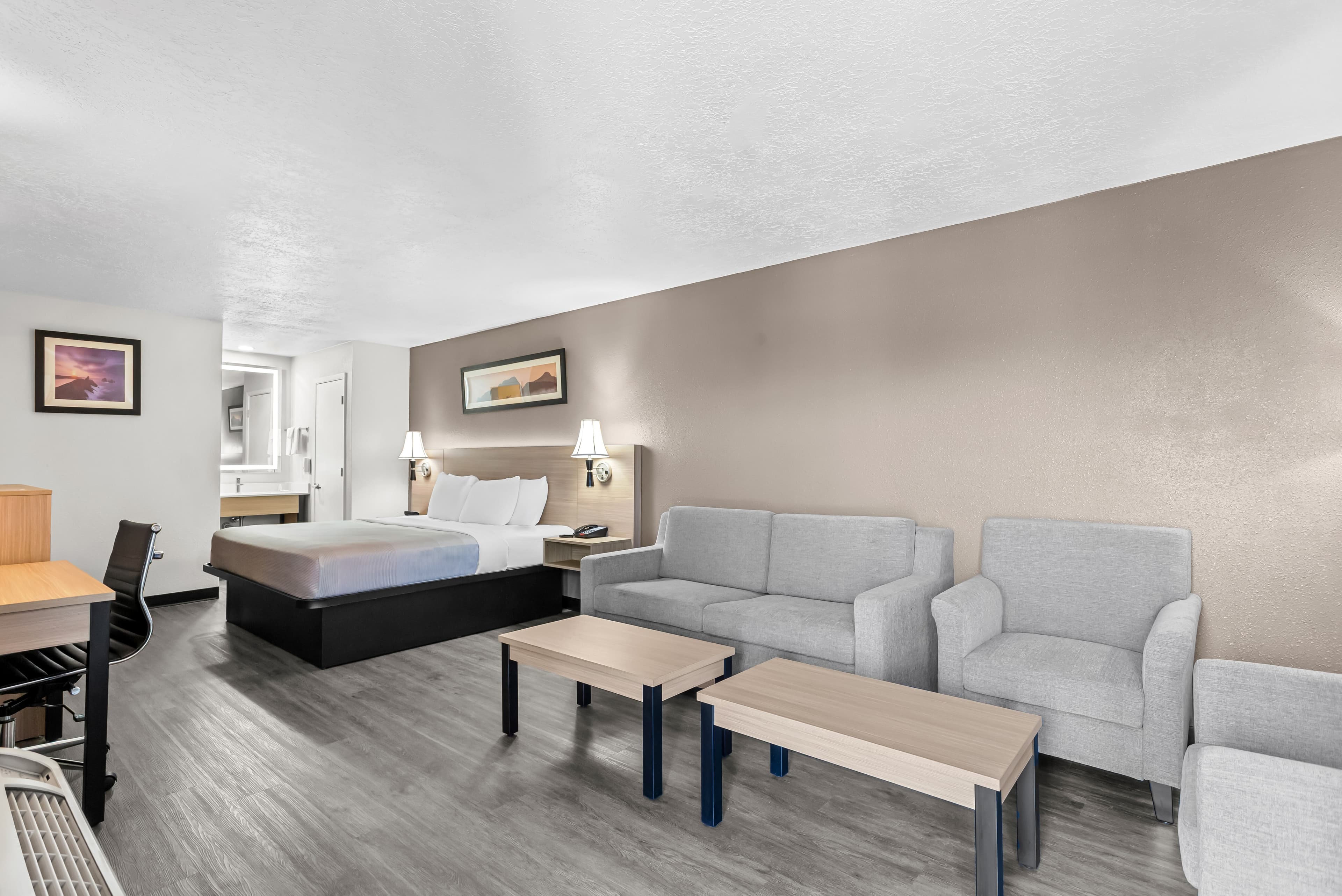 Quality Inn & Suites Sunport Airport Albuquerque — 18
