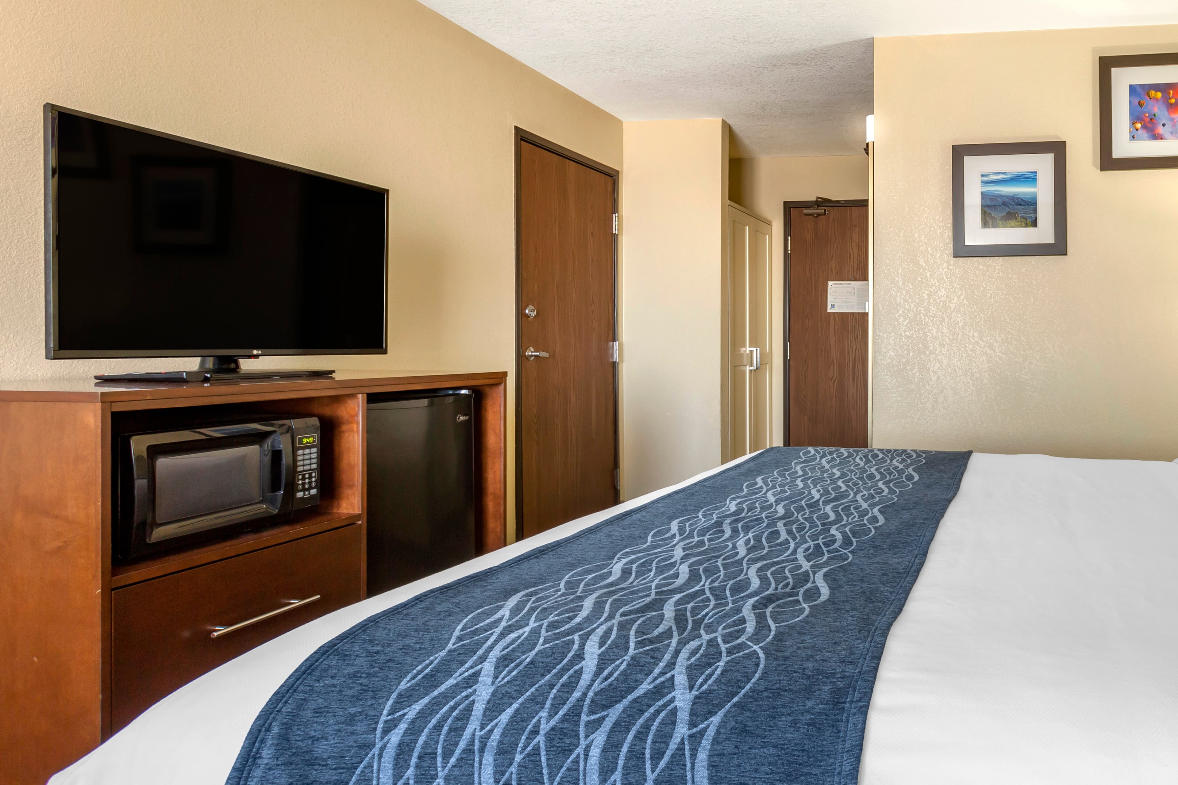 Comfort Inn & Suites Alameda at Albuquerque Balloon Fiesta Park — 9