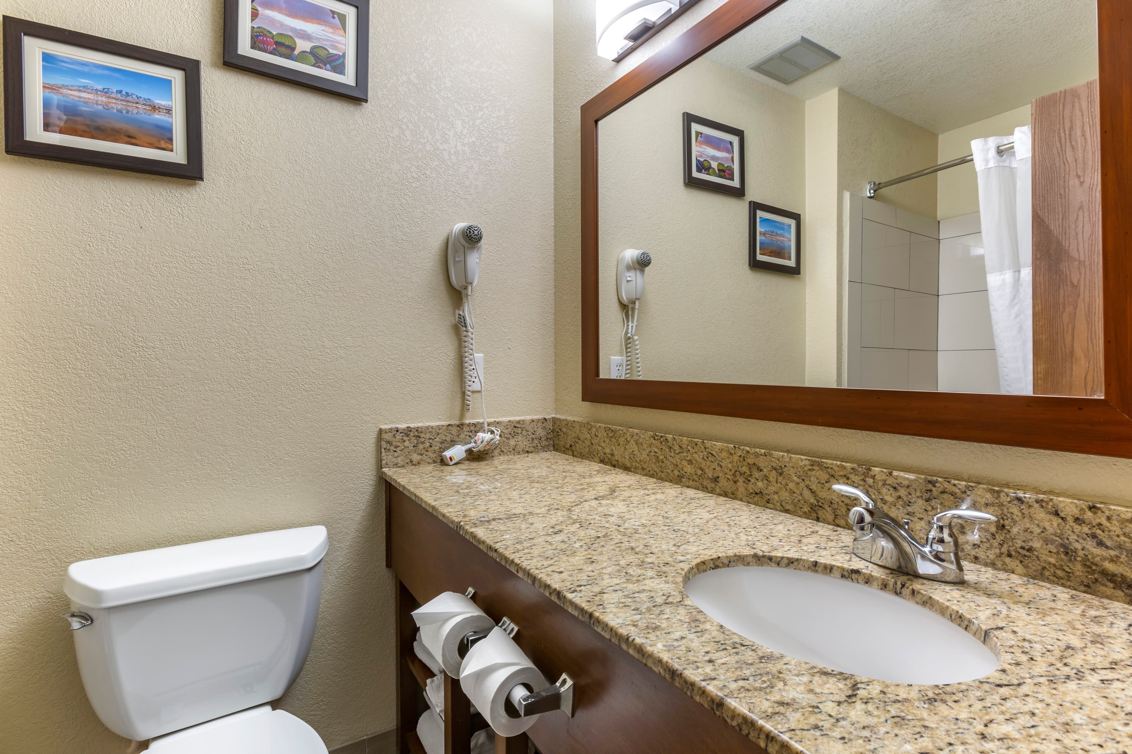 Comfort Inn & Suites Alameda at Albuquerque Balloon Fiesta Park — 11