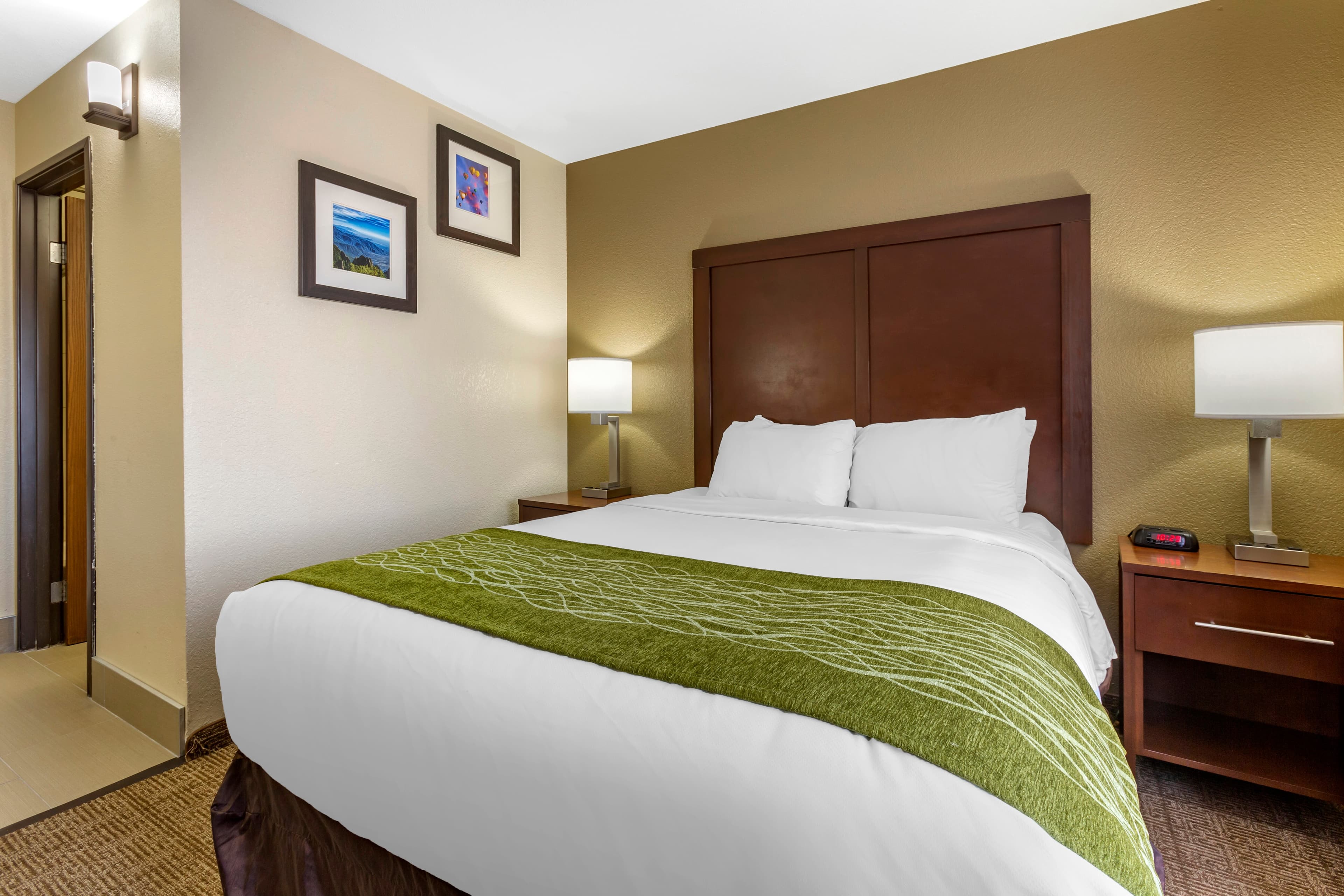 Comfort Inn & Suites Alameda at Albuquerque Balloon Fiesta Park — 20